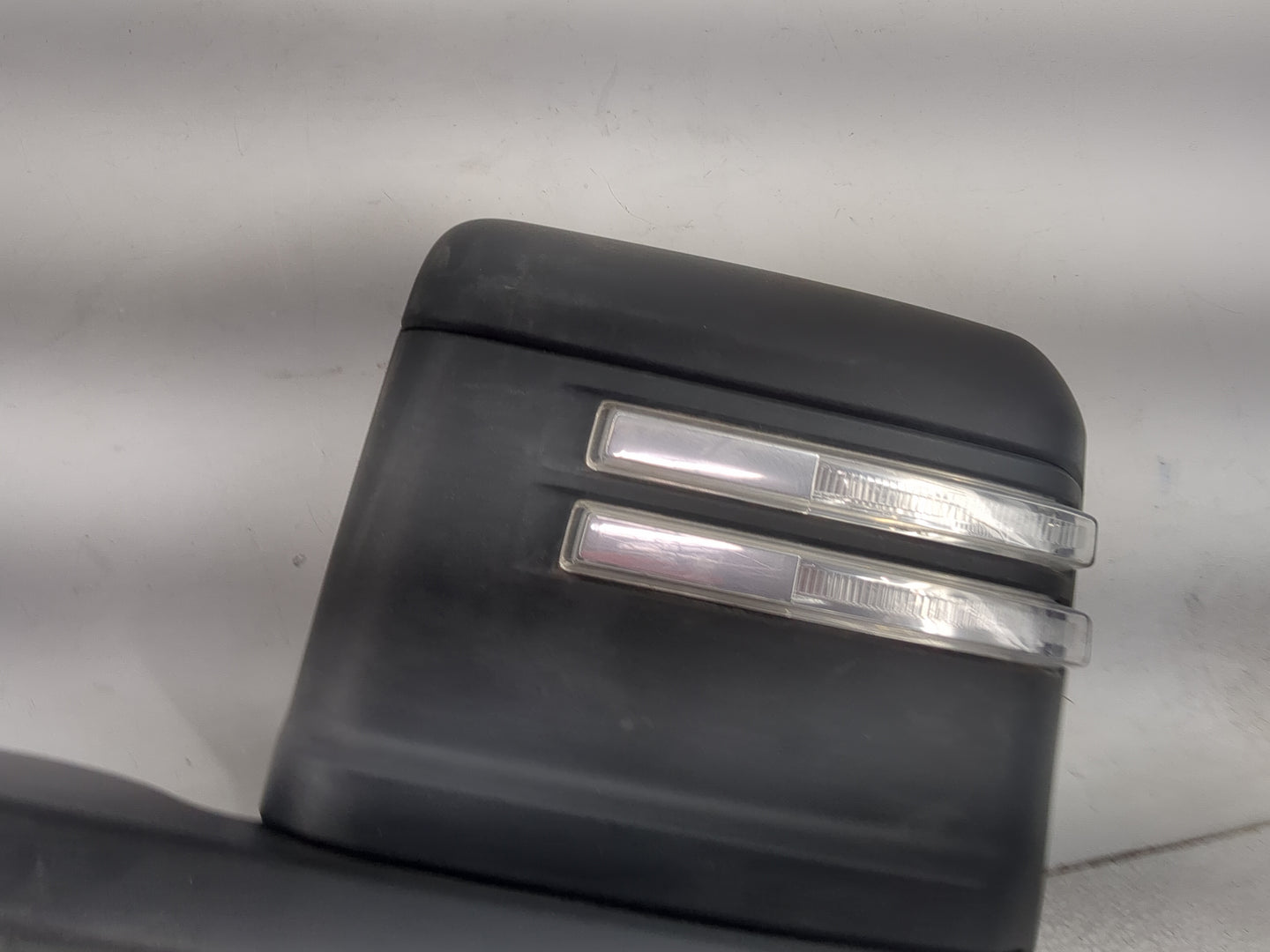 2022 Chevrolet Silverado 2500 Driver Side View Mirror - Left Door Mirror OEM Used - Oemusedautoparts1.com