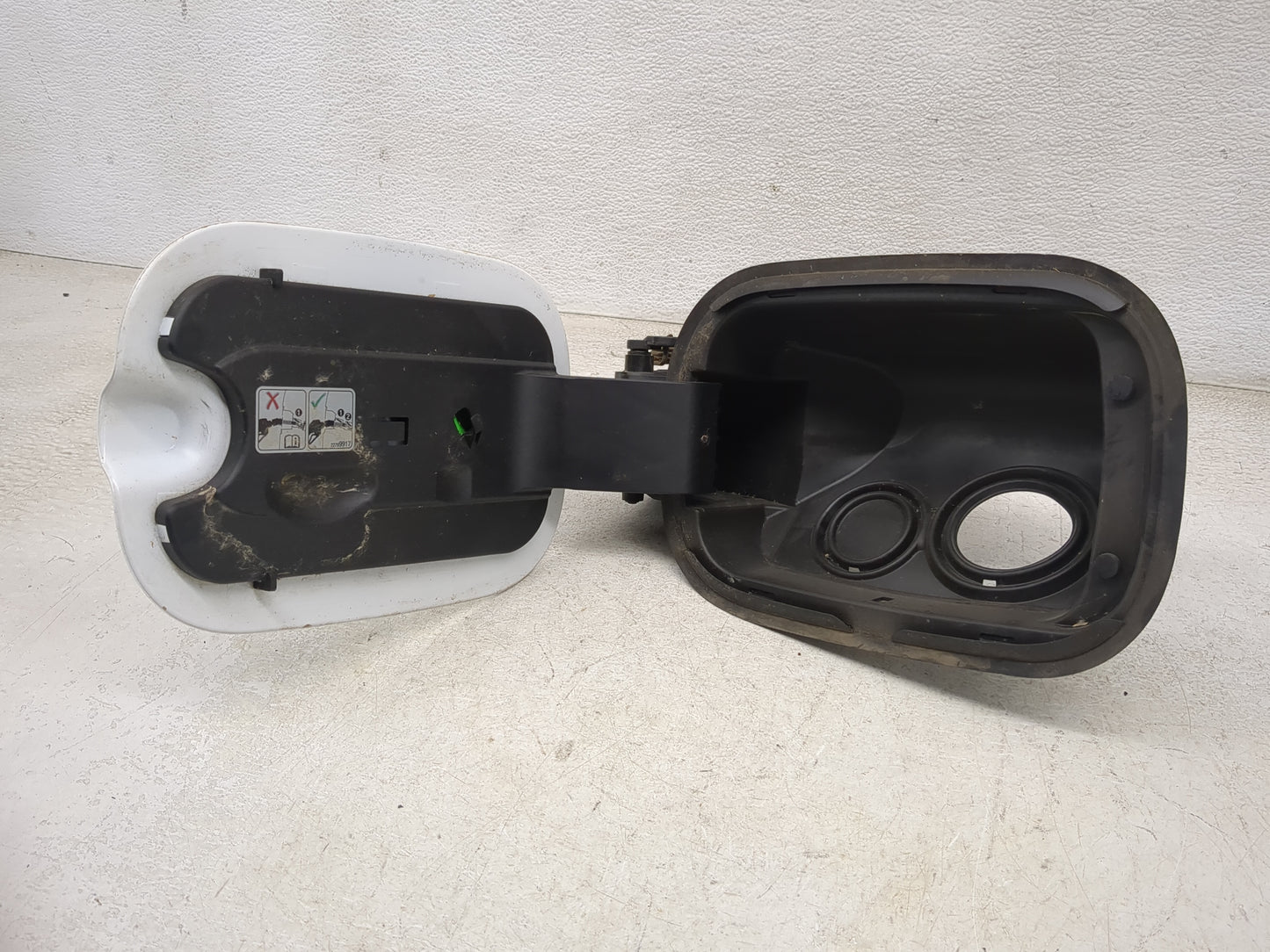 2022 Chevrolet Silverado 2500 Fuel Tank Door Lid Gas Tank Grey - Oemusedautoparts1.com