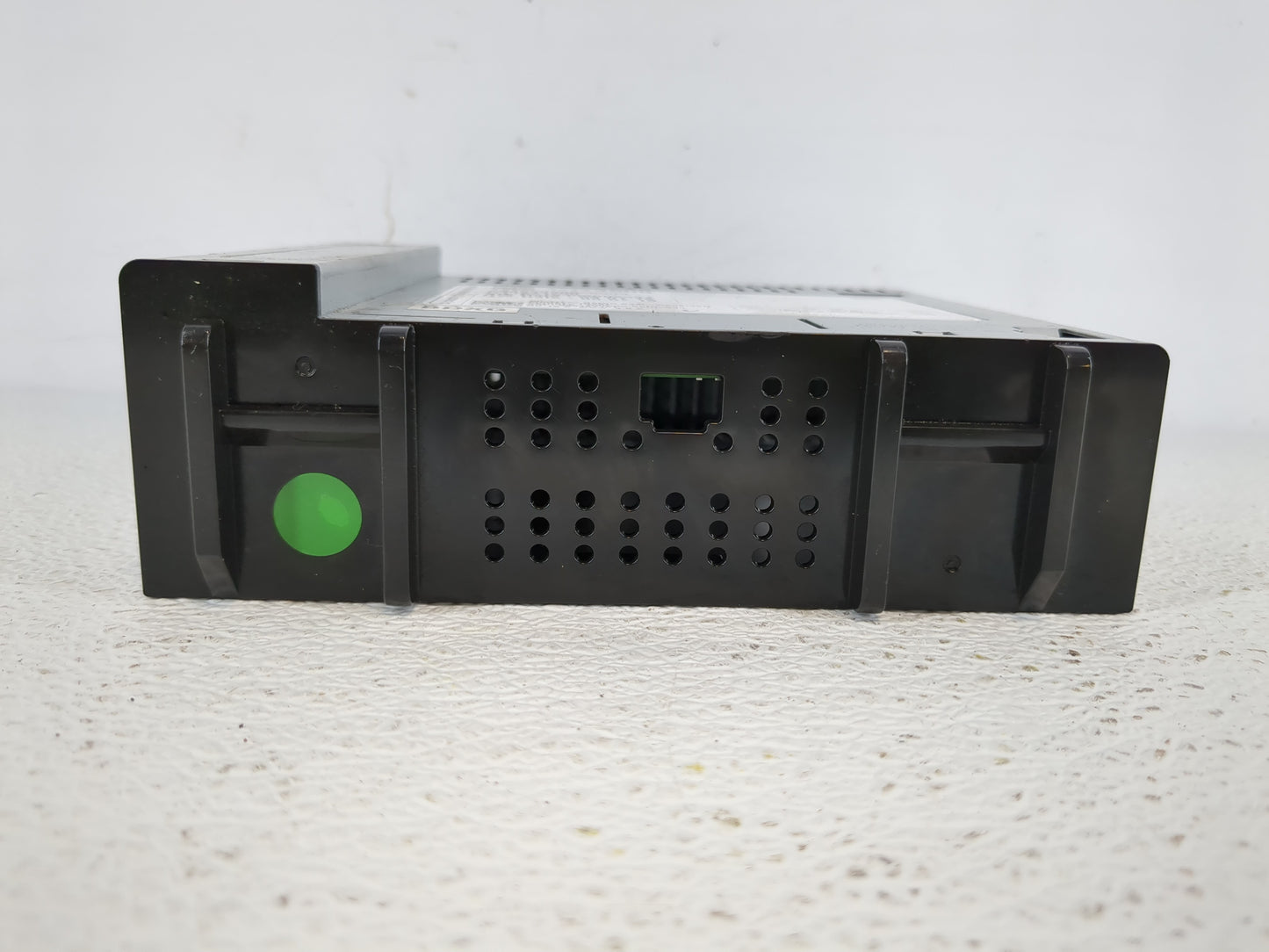 2020-2022 Chevrolet Spark Radio AM FM Cd Player Receiver Replacement P/N:42724500 Fits Fits 2020 2021 2022 OEM Used Auto Par