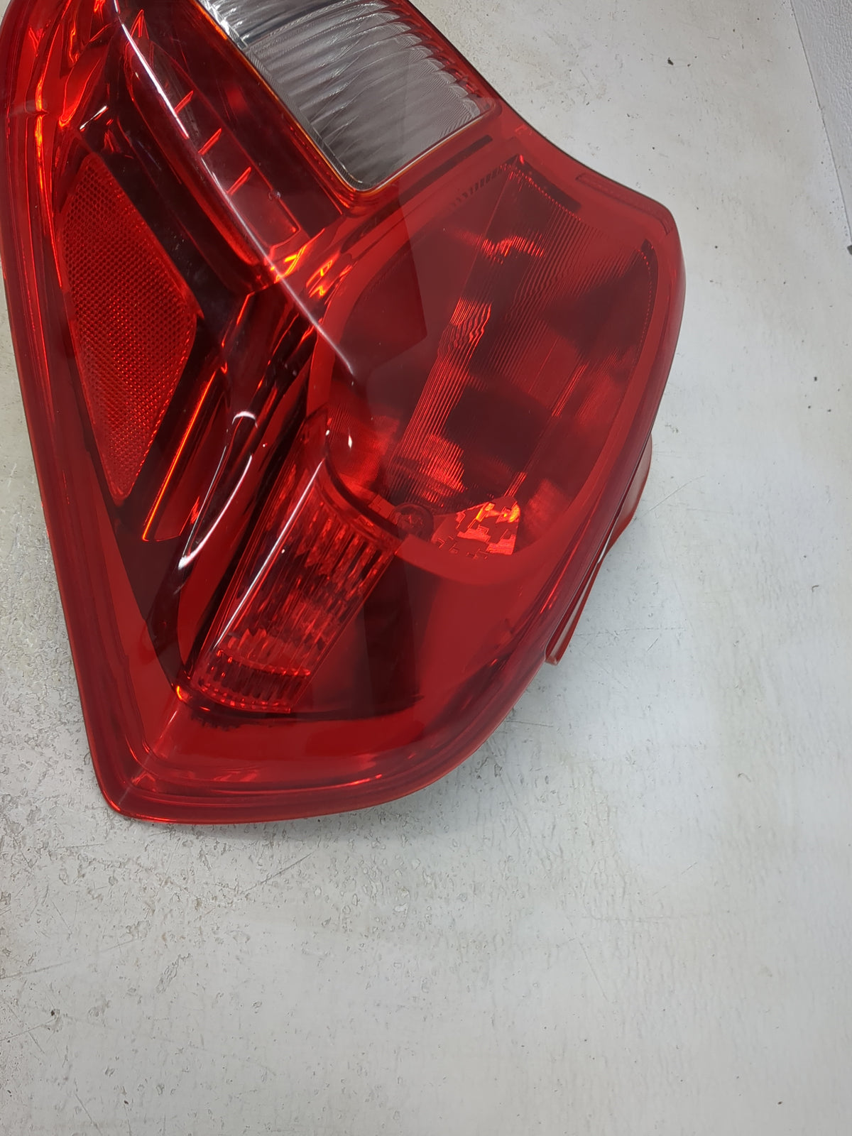 2018-2022 Chevrolet Spark Tail Light Assembly Passenger Right OEM P/N:42607404 Fits Fits 2018 2019 2020 2021 2022 OEM Used A