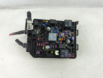 2021-2022 Chevrolet Trailblazer Fusebox Fuse Box Panel Relay Module P/N:42778905 Fits Fits 2021 2022 OEM Used Auto Parts - O