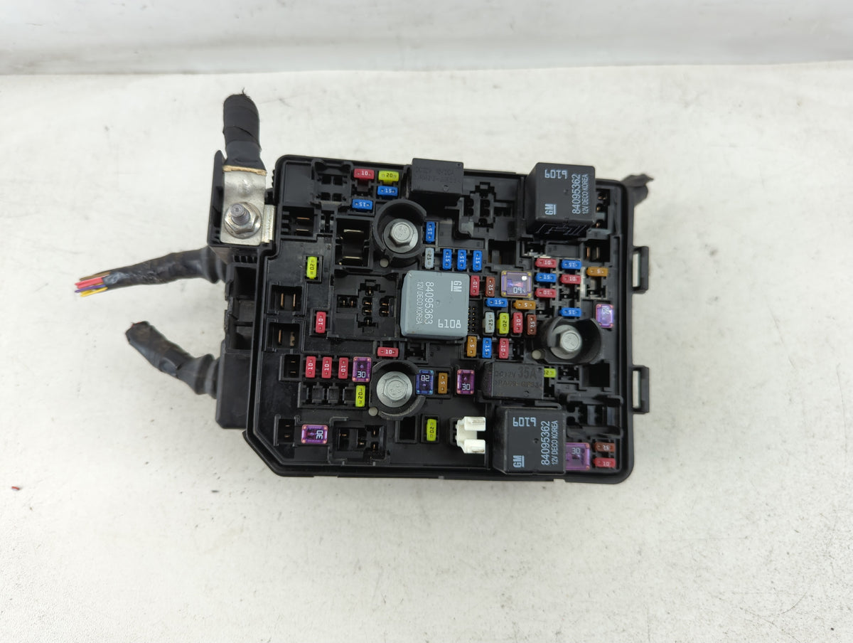 2021-2022 Chevrolet Trailblazer Fusebox Fuse Box Panel Relay Module P/N:42778905 Fits Fits 2021 2022 OEM Used Auto Parts - O