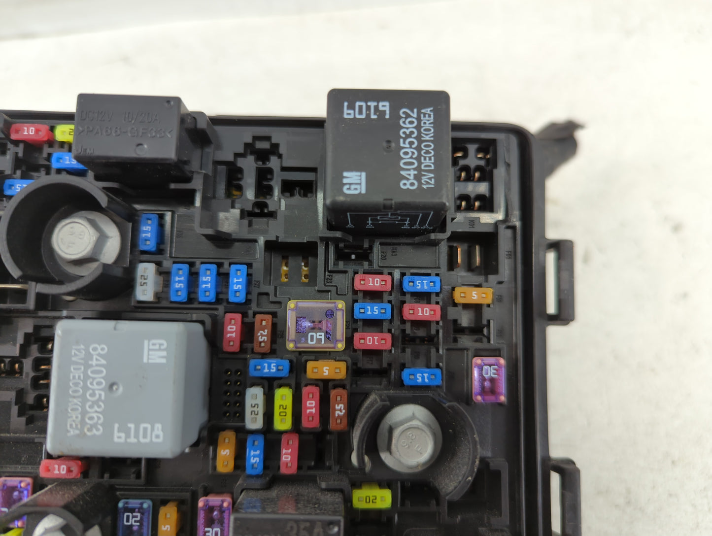 2021-2022 Chevrolet Trailblazer Fusebox Fuse Box Panel Relay Module P/N:42778905 Fits Fits 2021 2022 OEM Used Auto Parts - O