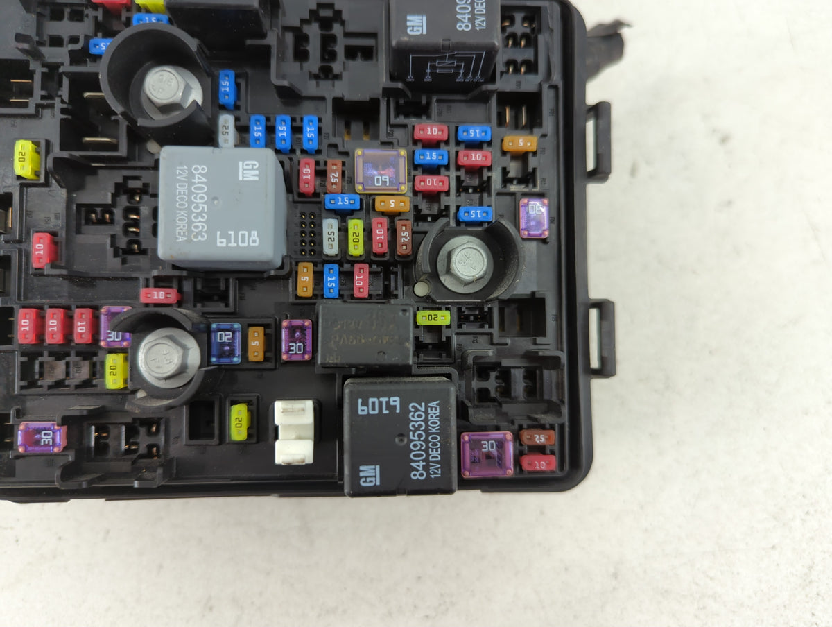 2021-2022 Chevrolet Trailblazer Fusebox Fuse Box Panel Relay Module P/N:42778905 Fits Fits 2021 2022 OEM Used Auto Parts - O