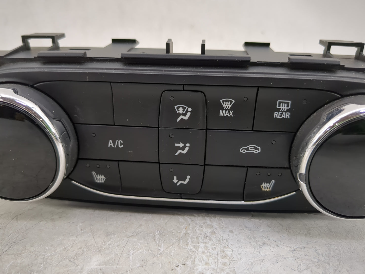 2021-2022 Chevrolet Trailblazer Climate Control Module Temperature AC/Heater Replacement P/N:545290509 42775571 Fits OEM Use