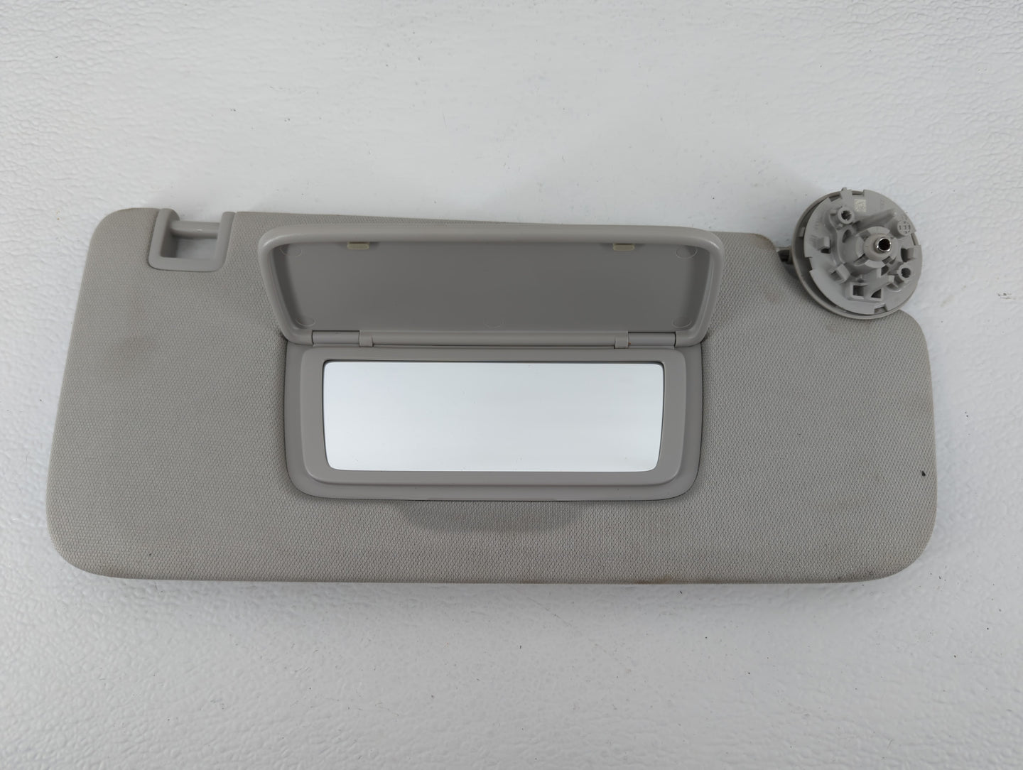 2021-2022 Chevrolet Trailblazer Sun Visor Shade Replacement Driver Left Mirror Fits Fits 2021 2022 OEM Used Auto Parts - Oem