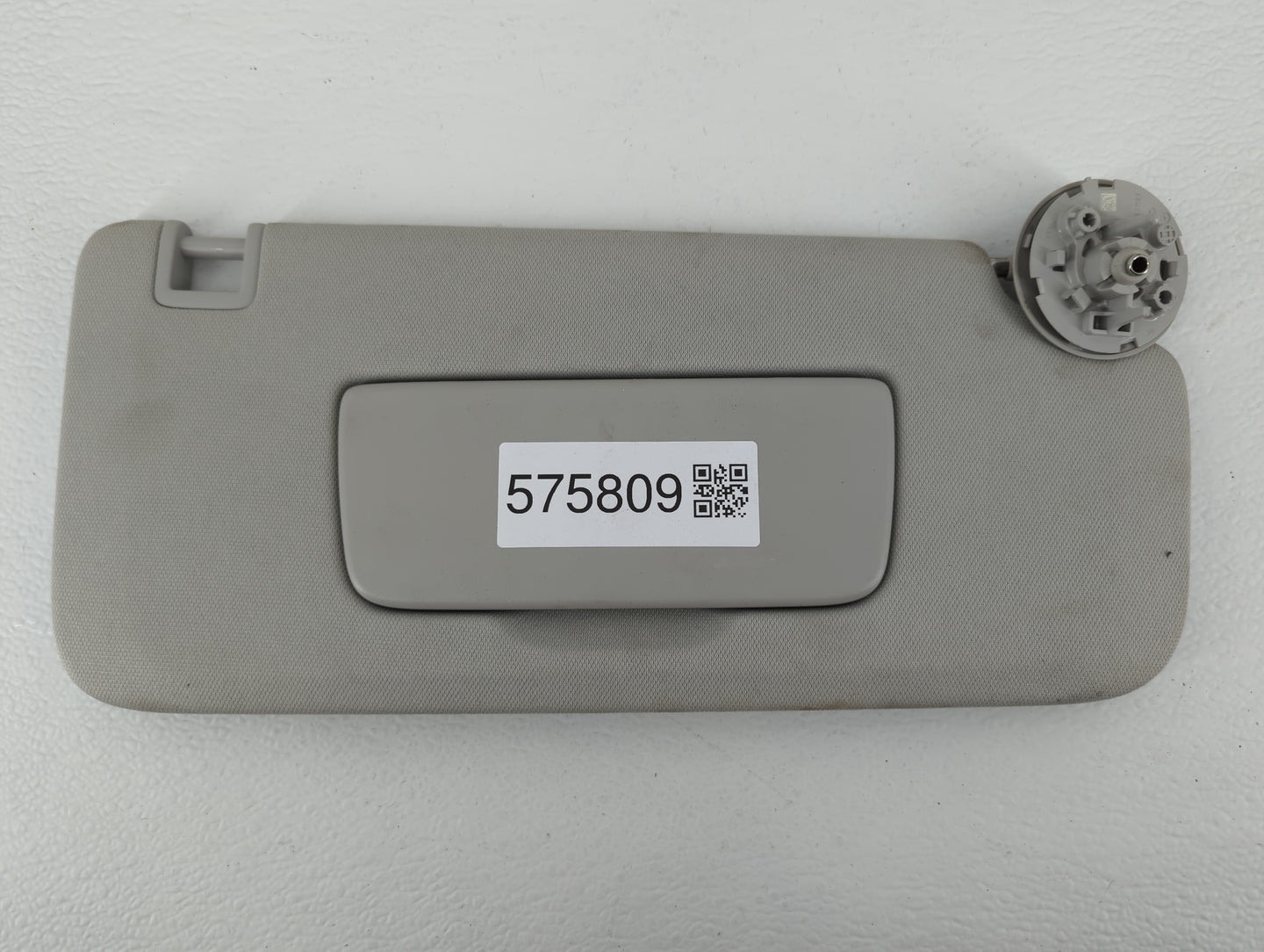 2021-2022 Chevrolet Trailblazer Sun Visor Shade Replacement Driver Left Mirror Fits Fits 2021 2022 OEM Used Auto Parts - Oem