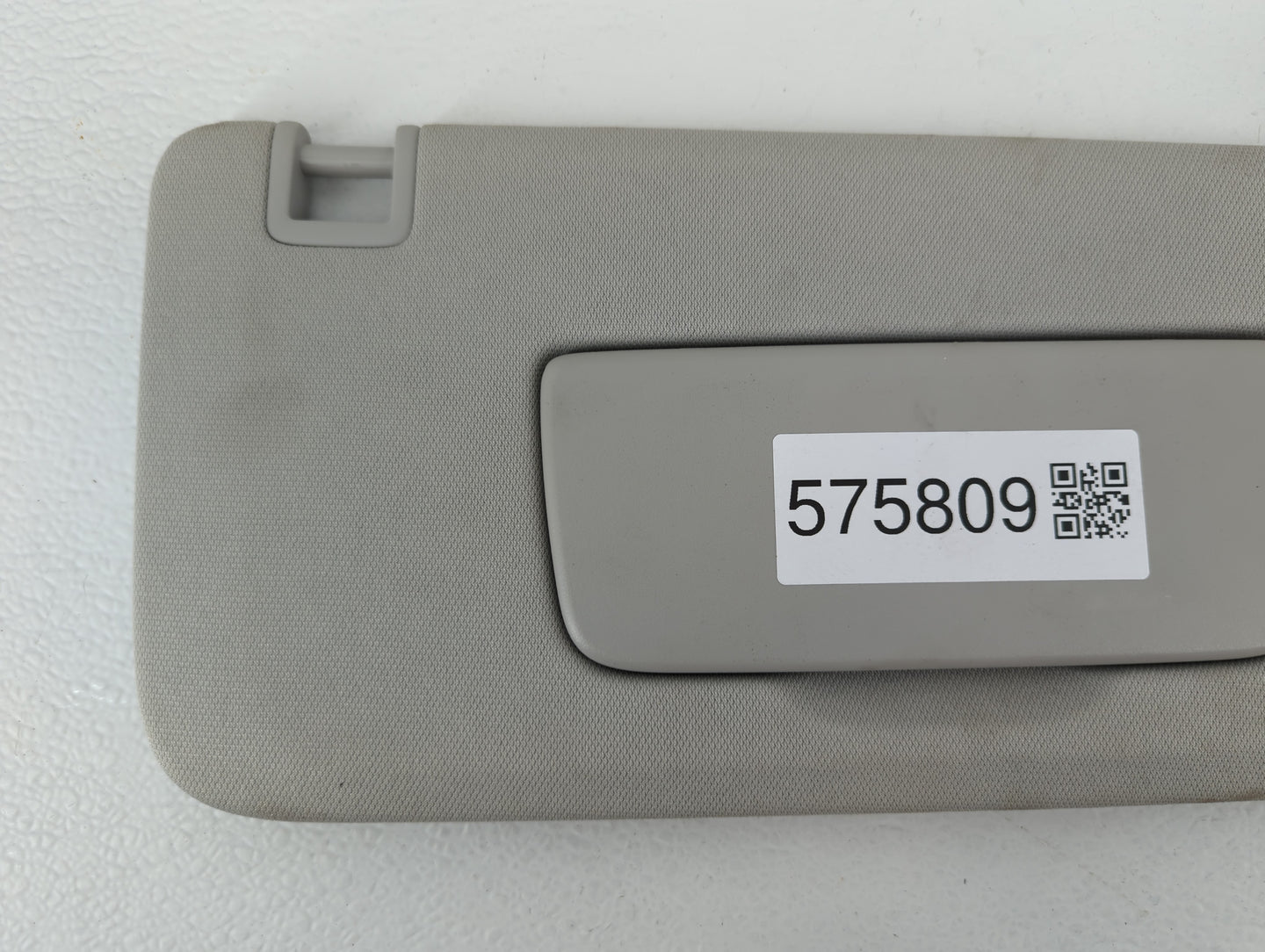 2021-2022 Chevrolet Trailblazer Sun Visor Shade Replacement Driver Left Mirror Fits Fits 2021 2022 OEM Used Auto Parts - Oem