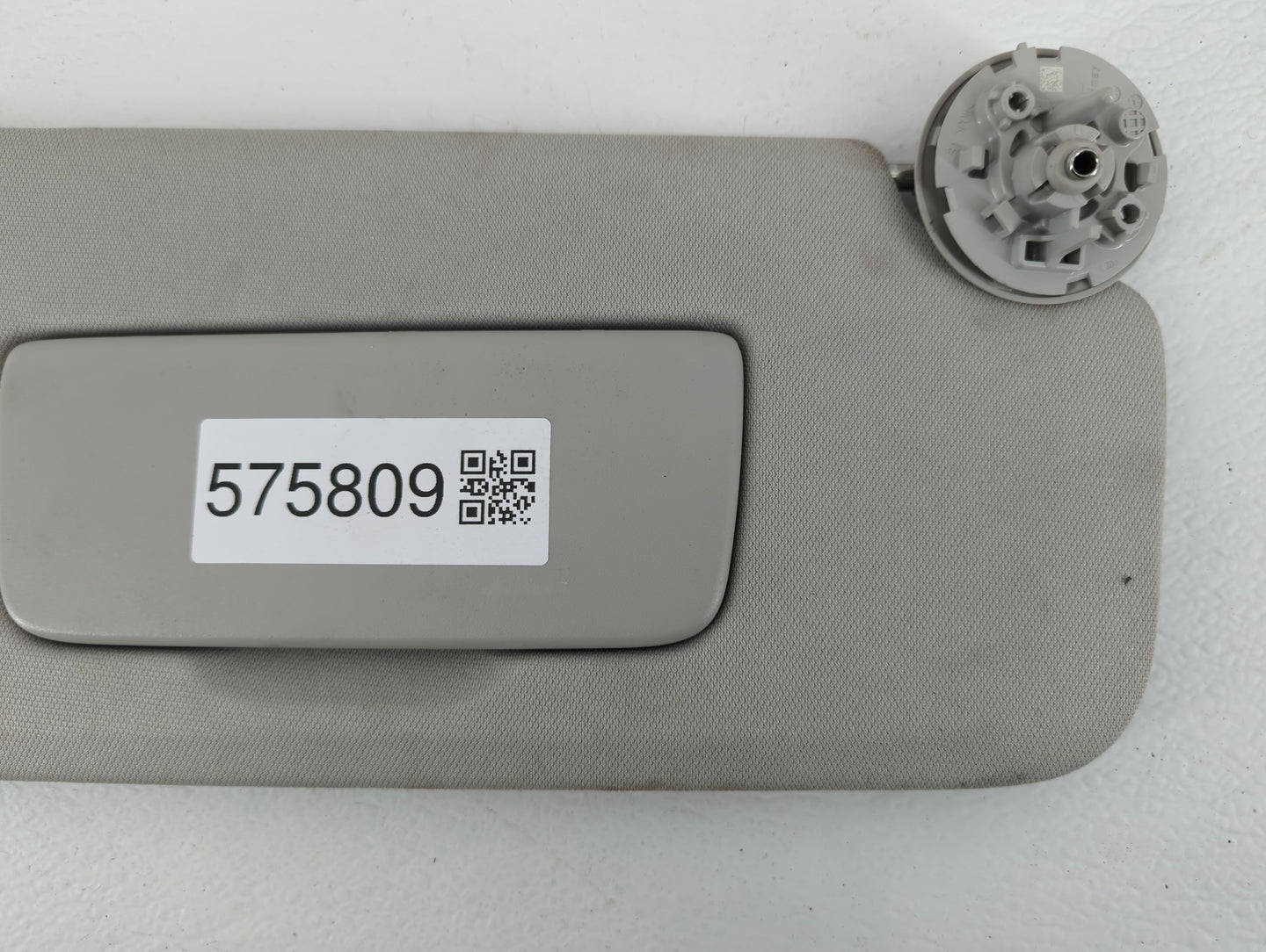 2021-2022 Chevrolet Trailblazer Sun Visor Shade Replacement Driver Left Mirror Fits Fits 2021 2022 OEM Used Auto Parts - Oem