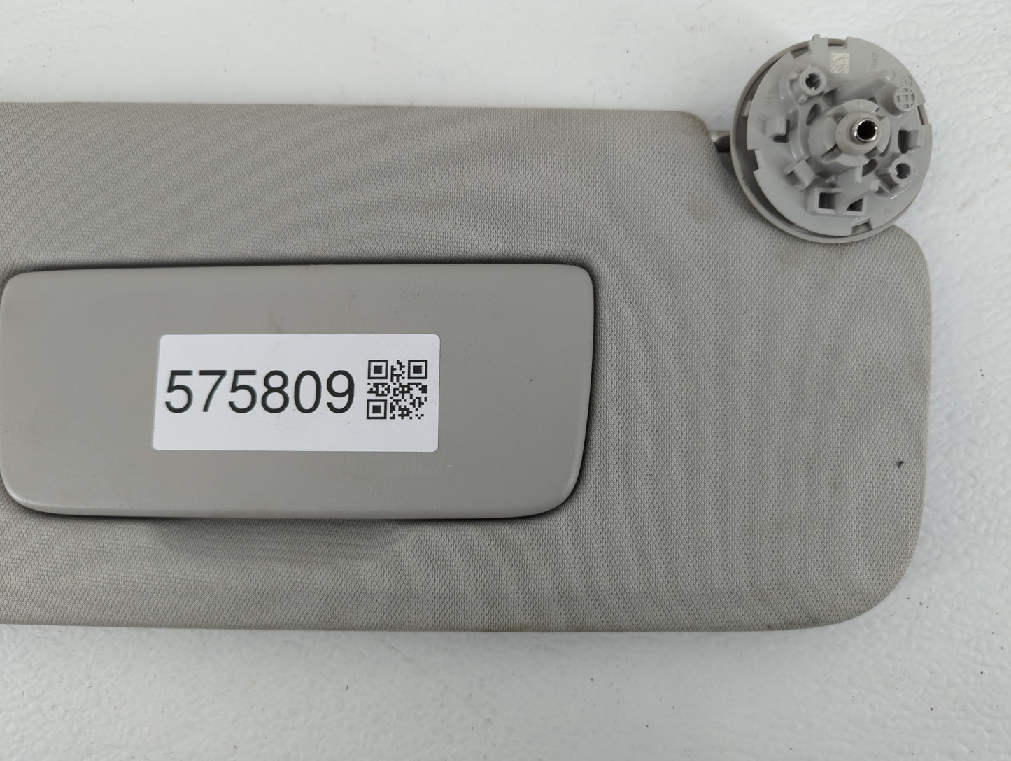 2021-2022 Chevrolet Trailblazer Sun Visor Shade Replacement Driver Left Mirror Fits Fits 2021 2022 OEM Used Auto Parts - Oem