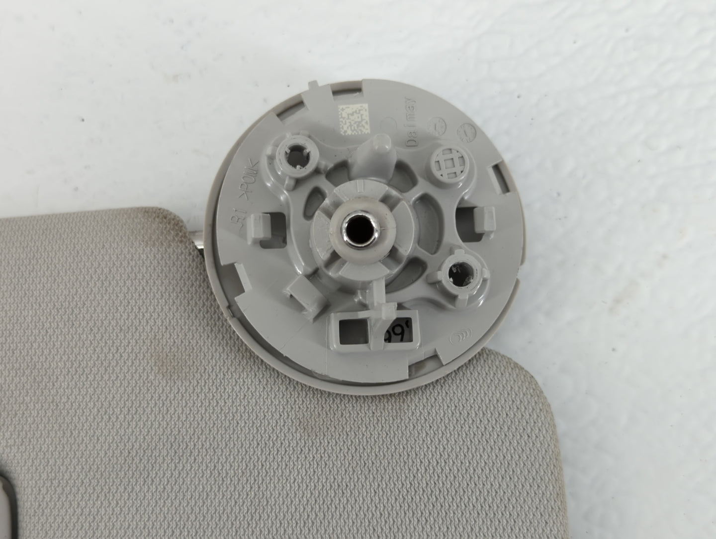 2021-2022 Chevrolet Trailblazer Sun Visor Shade Replacement Driver Left Mirror Fits Fits 2021 2022 OEM Used Auto Parts - Oem