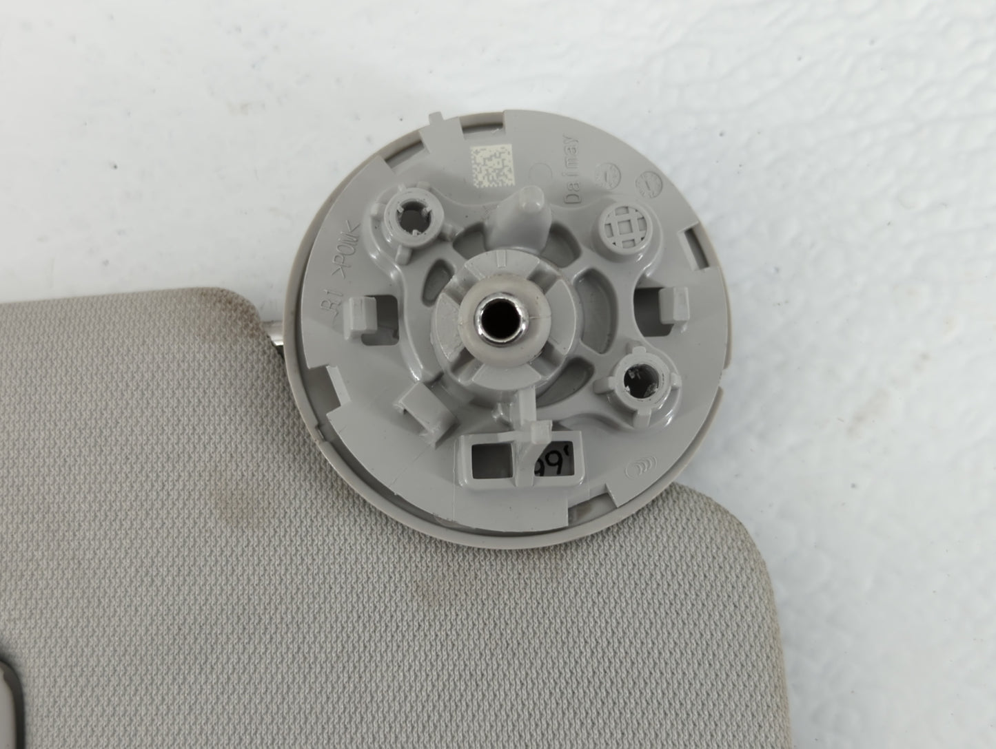 2021-2022 Chevrolet Trailblazer Sun Visor Shade Replacement Driver Left Mirror Fits Fits 2021 2022 OEM Used Auto Parts - Oem