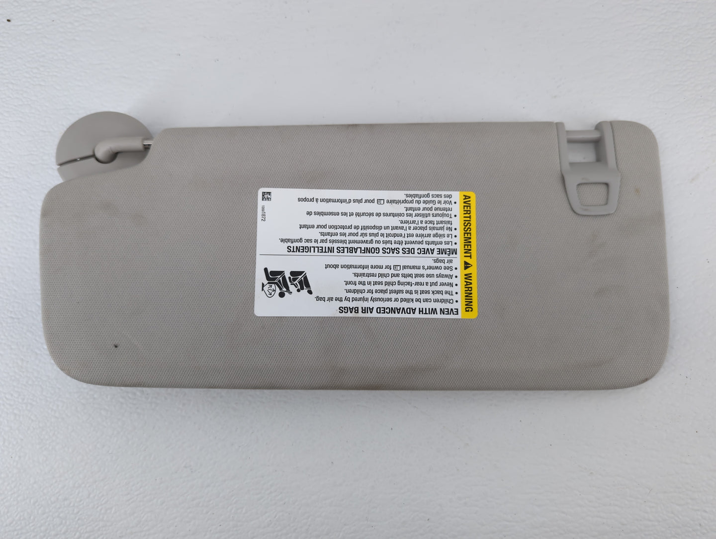 2021-2022 Chevrolet Trailblazer Sun Visor Shade Replacement Driver Left Mirror Fits Fits 2021 2022 OEM Used Auto Parts - Oem