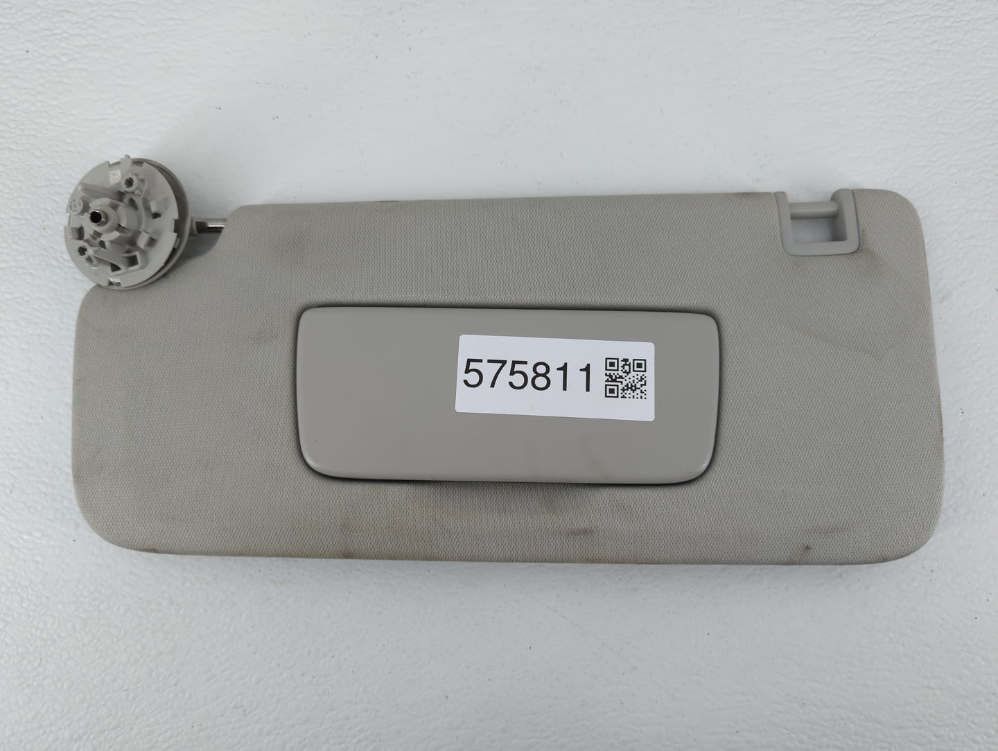 2021-2022 Chevrolet Trailblazer Sun Visor Shade Replacement Passenger Right Mirror Fits Fits 2021 2022 OEM Used Auto Parts -