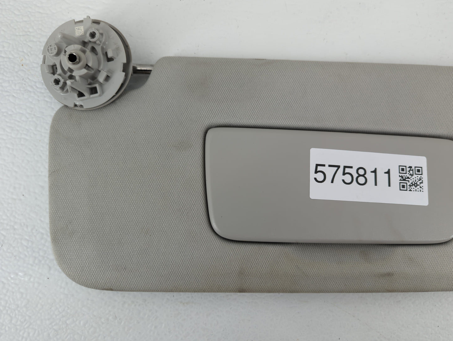 2021-2022 Chevrolet Trailblazer Sun Visor Shade Replacement Passenger Right Mirror Fits Fits 2021 2022 OEM Used Auto Parts -