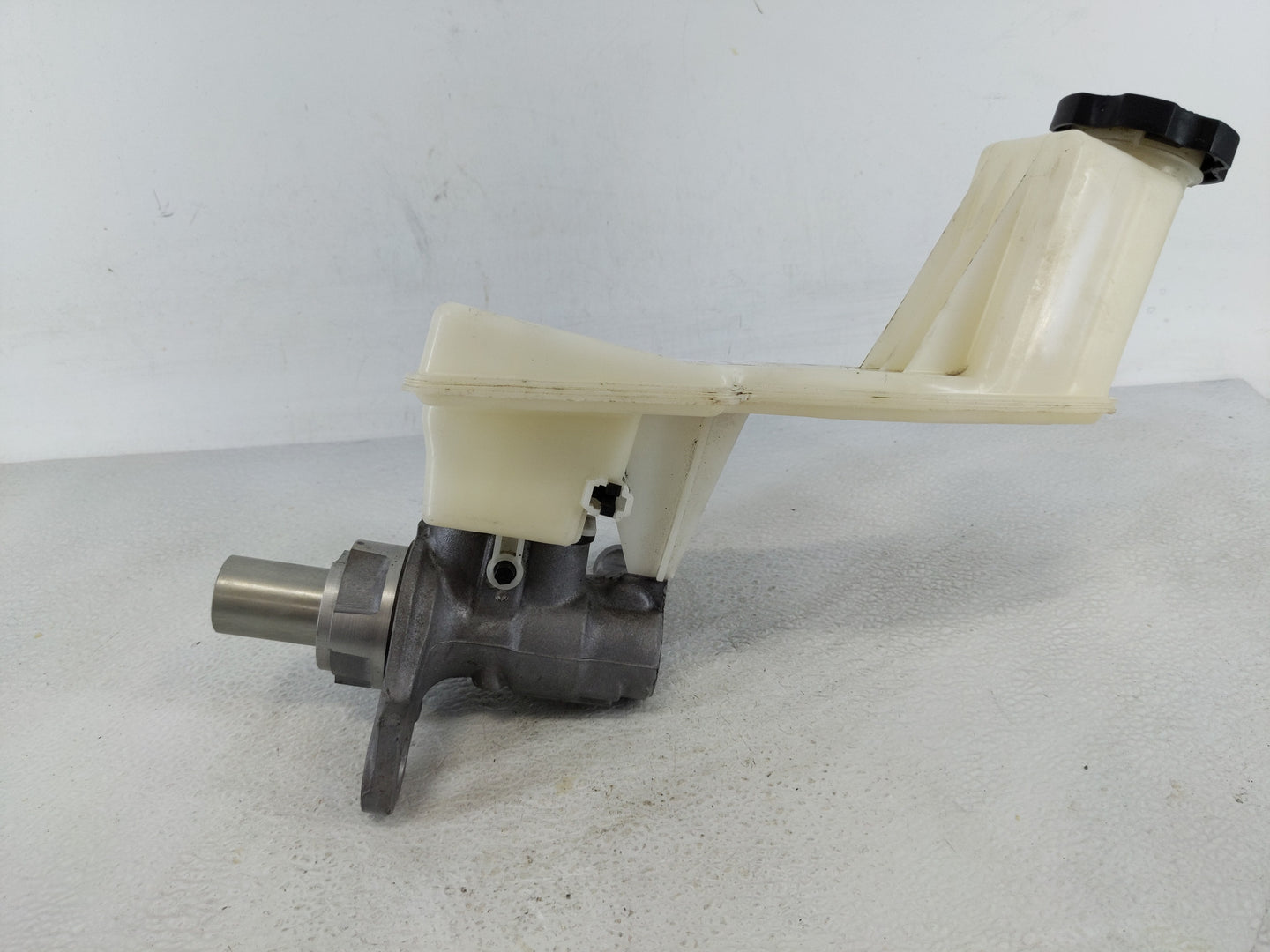 2018-2022 Chevrolet Traverse Brake Master Cylinder - Oemusedautoparts1.com