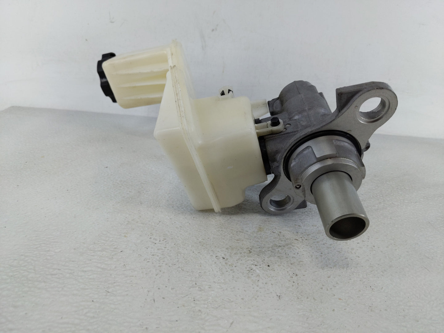 2018-2022 Chevrolet Traverse Brake Master Cylinder - Oemusedautoparts1.com