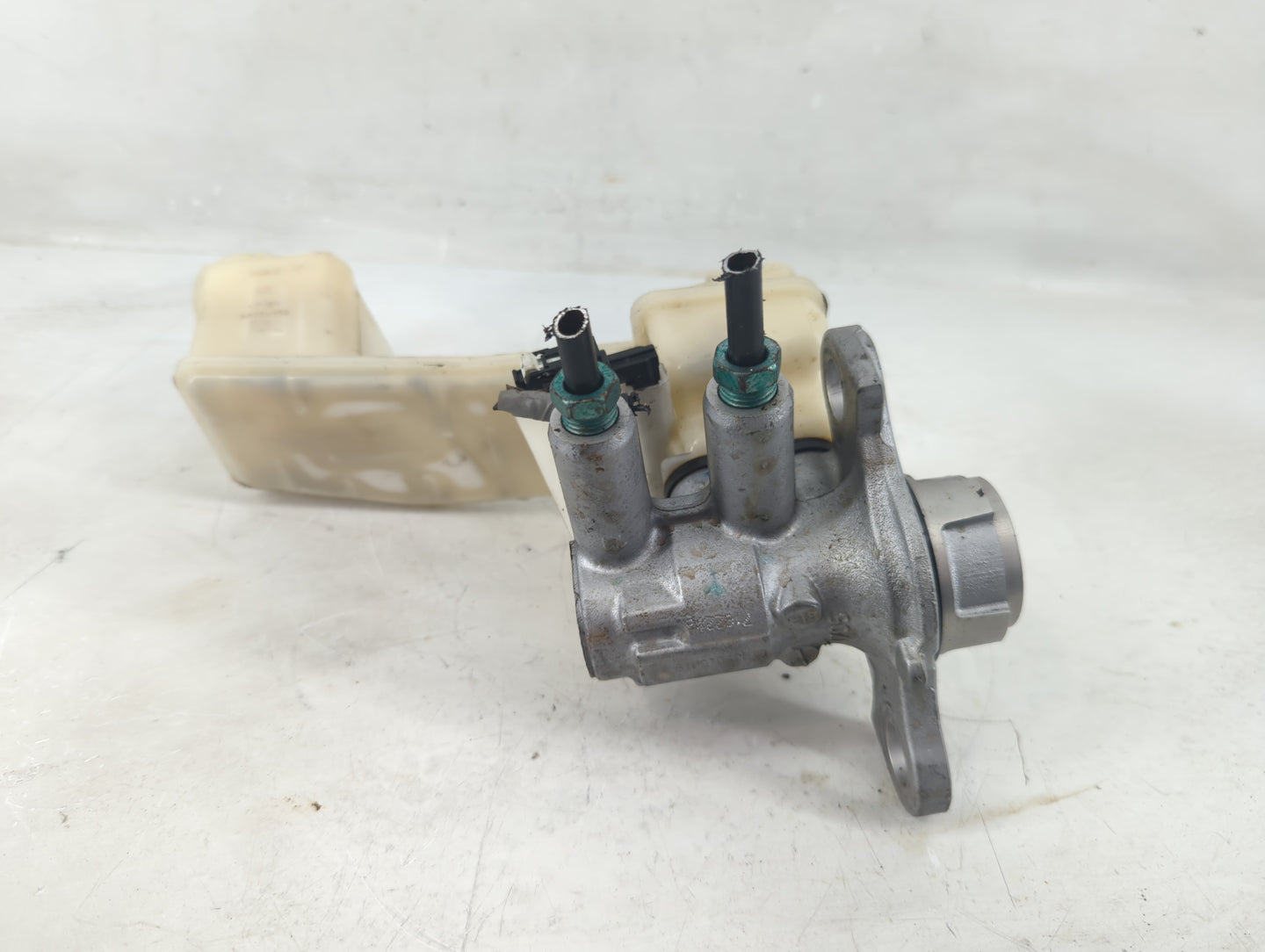 2018-2022 Chevrolet Traverse Brake Master Cylinder - Oemusedautoparts1.com