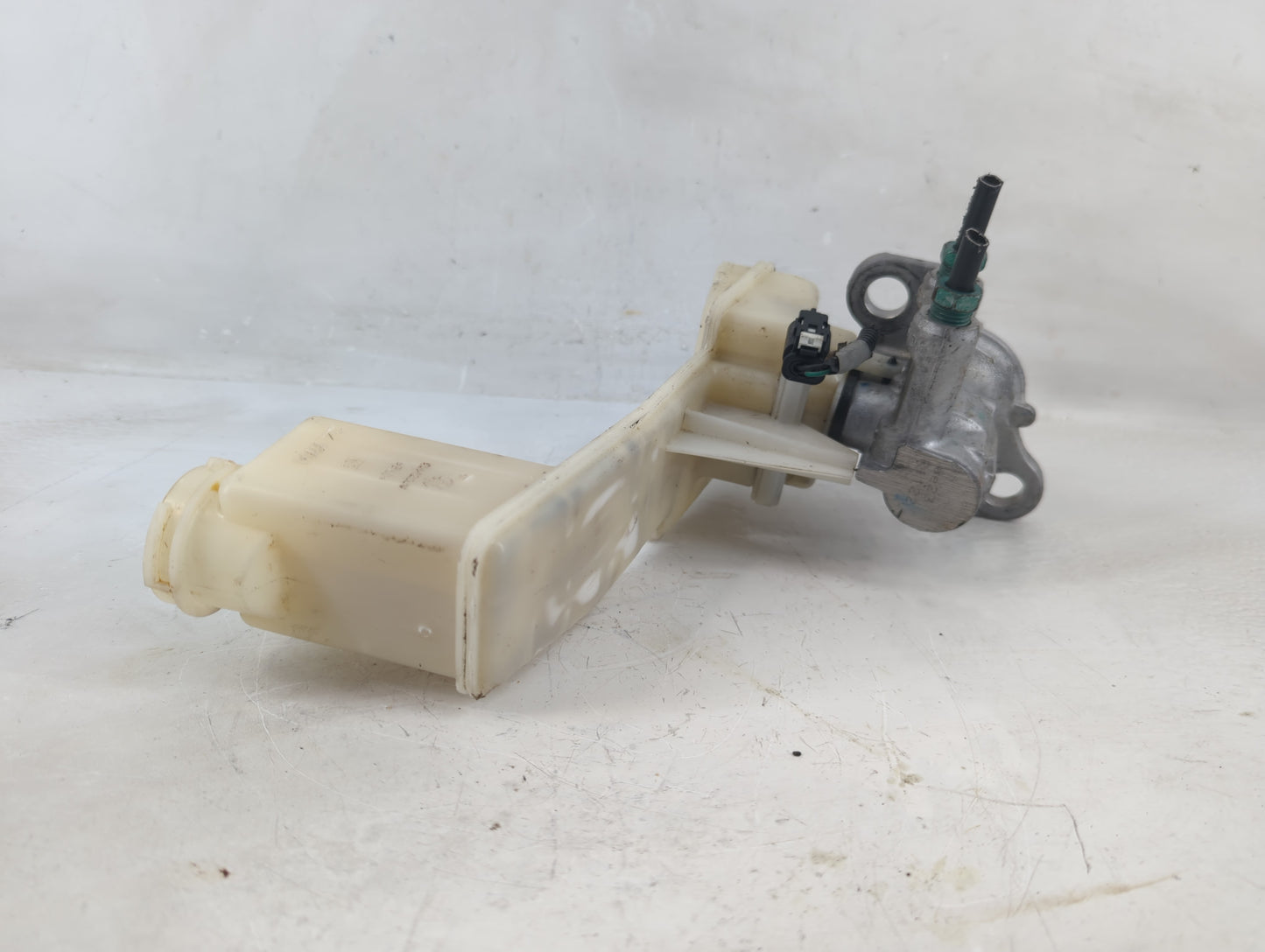 2018-2022 Chevrolet Traverse Brake Master Cylinder 1198898 - Oemusedautoparts1.com
