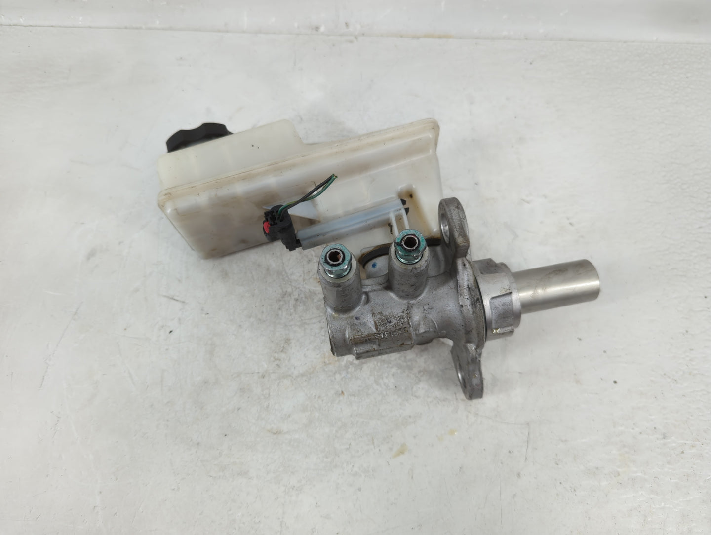 2018-2022 Chevrolet Traverse Brake Master Cylinder - Oemusedautoparts1.com
