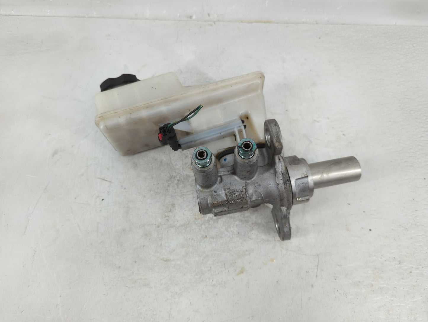 2018-2022 Chevrolet Traverse Brake Master Cylinder - Oemusedautoparts1.com