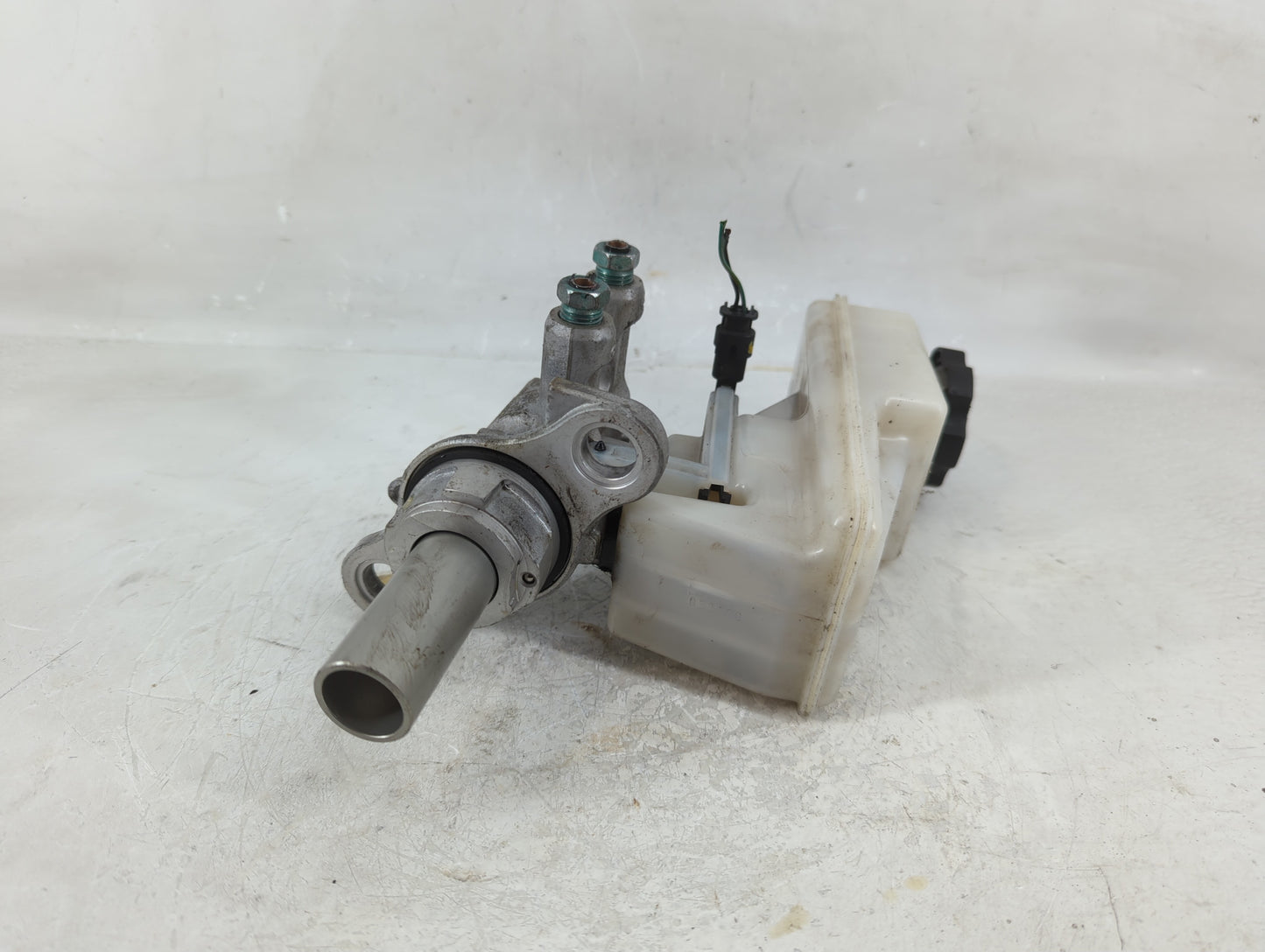 2018-2022 Chevrolet Traverse Brake Master Cylinder - Oemusedautoparts1.com
