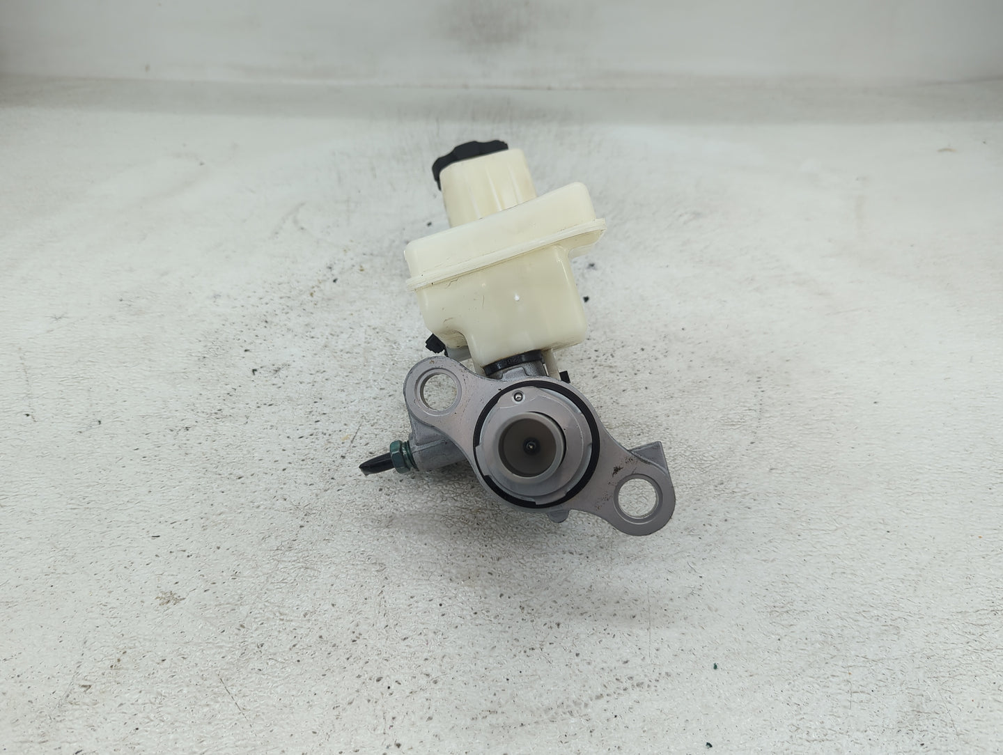 2018-2022 Chevrolet Traverse Brake Master Cylinder - Oemusedautoparts1.com