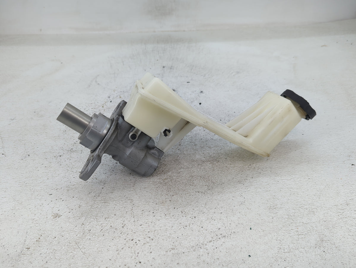 2018-2022 Chevrolet Traverse Brake Master Cylinder 1422816 - Oemusedautoparts1.com