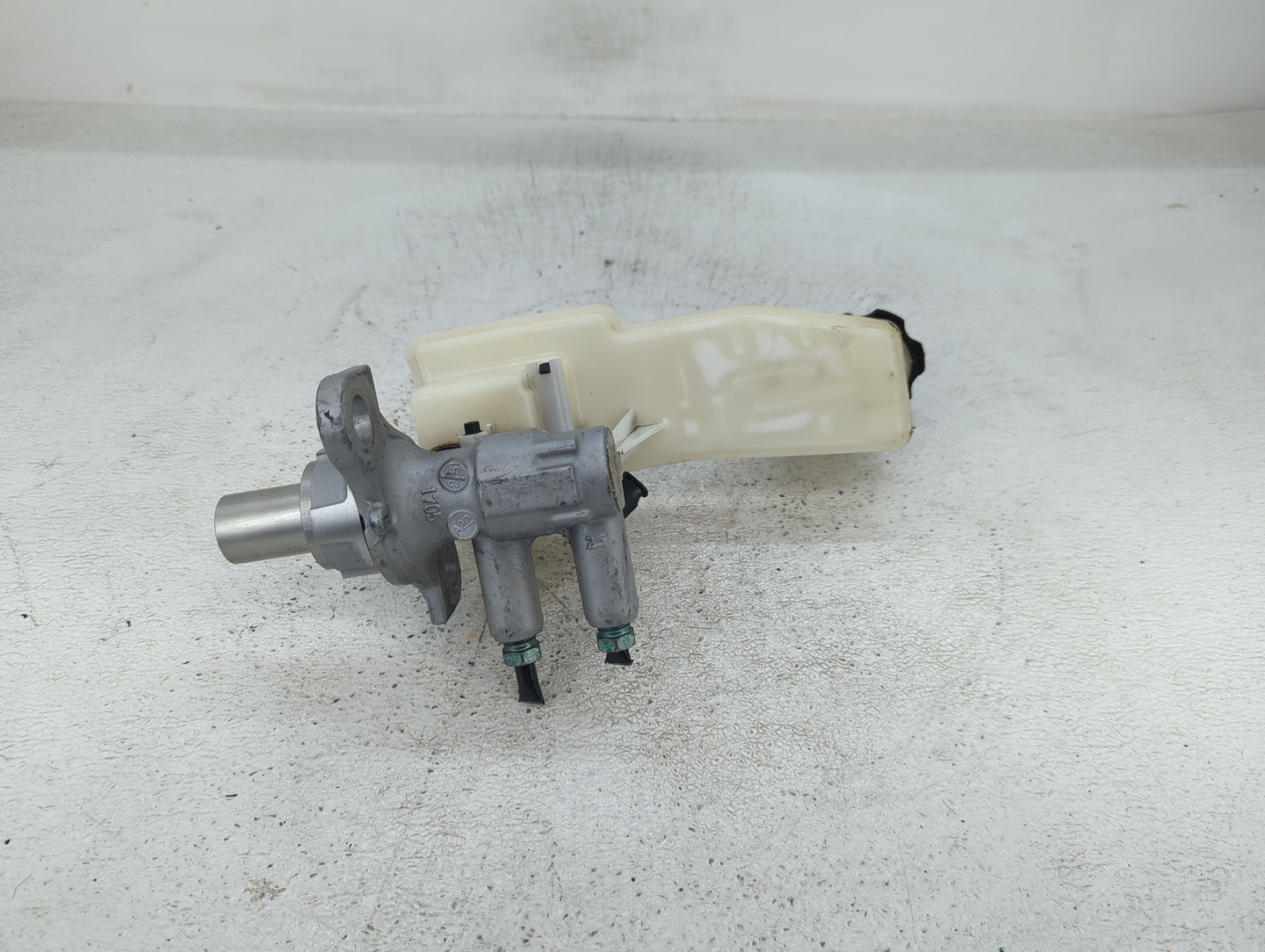 2018-2022 Chevrolet Traverse Brake Master Cylinder - Oemusedautoparts1.com