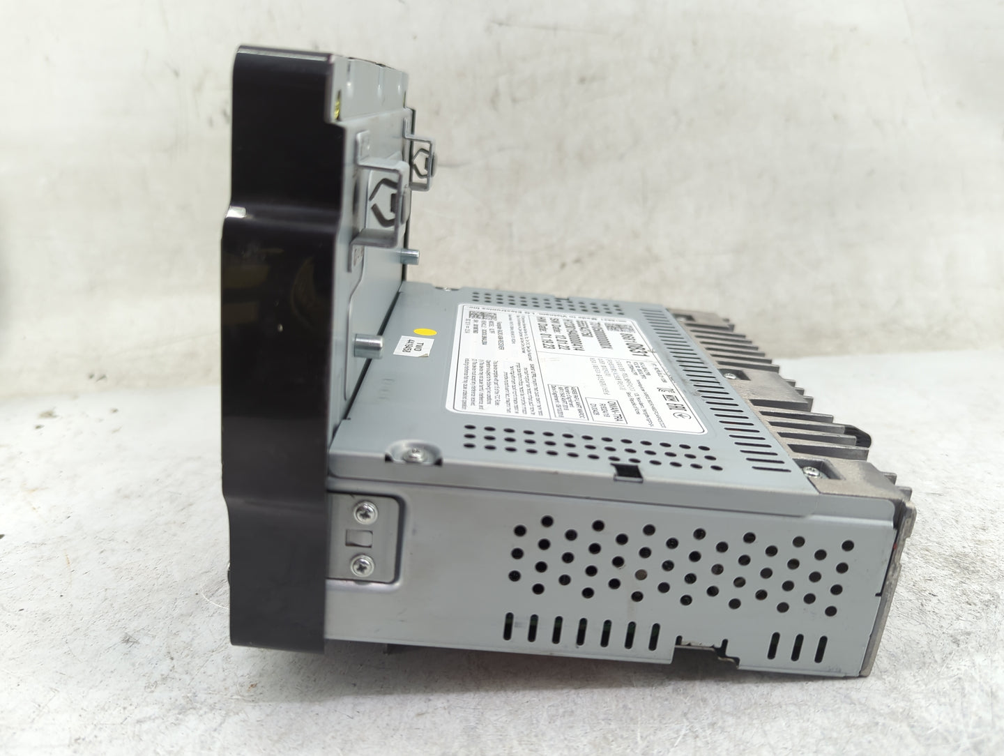 2022 Chevrolet Traverse Radio Display Info Screen Oem - Oemusedautoparts1.com