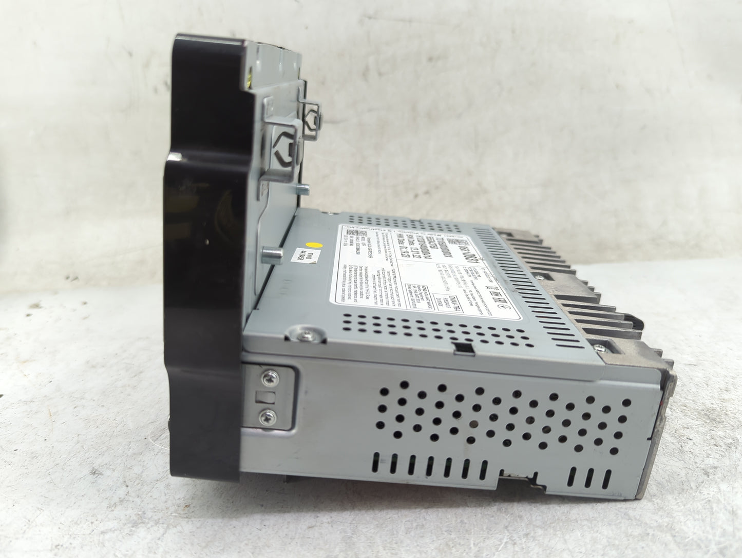 2022 Chevrolet Traverse Radio Display Info Screen Oem - Oemusedautoparts1.com