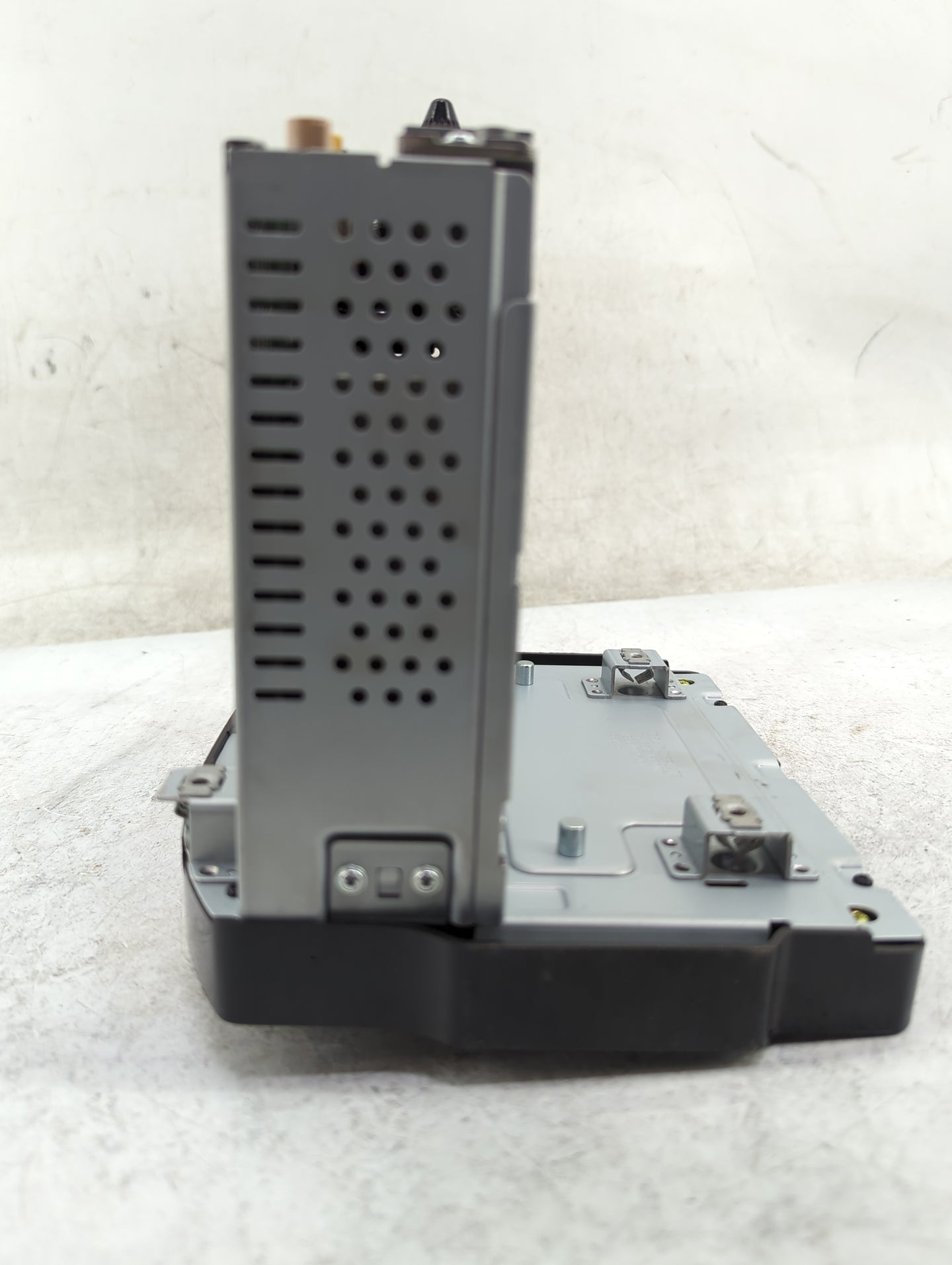 2022 Chevrolet Traverse Radio Display Info Screen Oem - Oemusedautoparts1.com