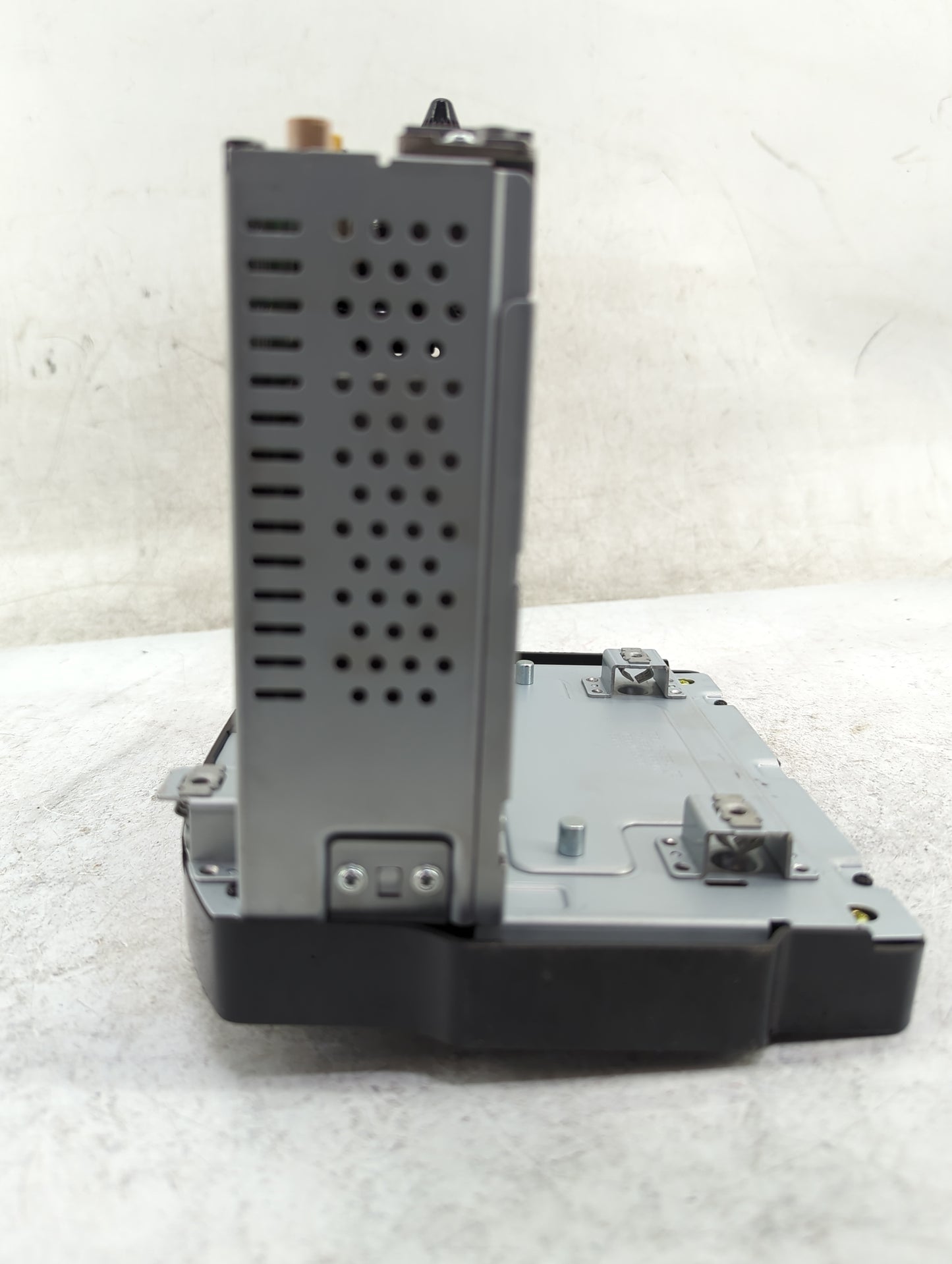 2022 Chevrolet Traverse Radio Display Info Screen Oem - Oemusedautoparts1.com