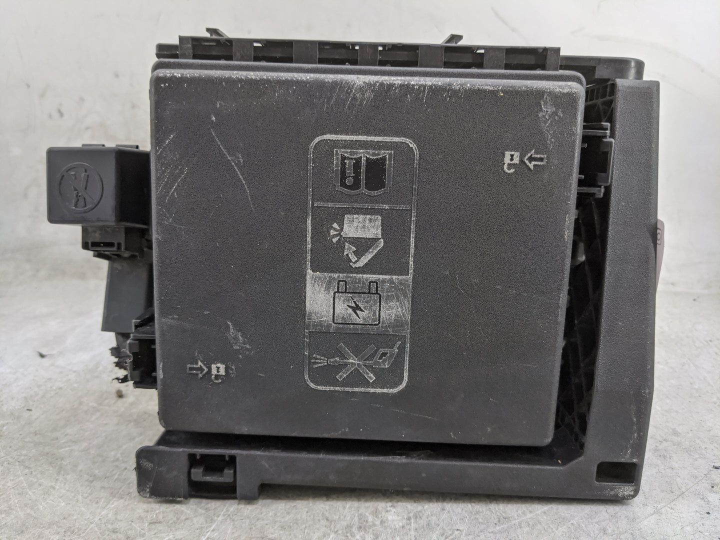 2022 Chevrolet Traverse Fusebox Fuse Box Panel Relay Module P/N:85140176 22133 0850, 812914718 Fits OEM Used Auto Parts - Oe