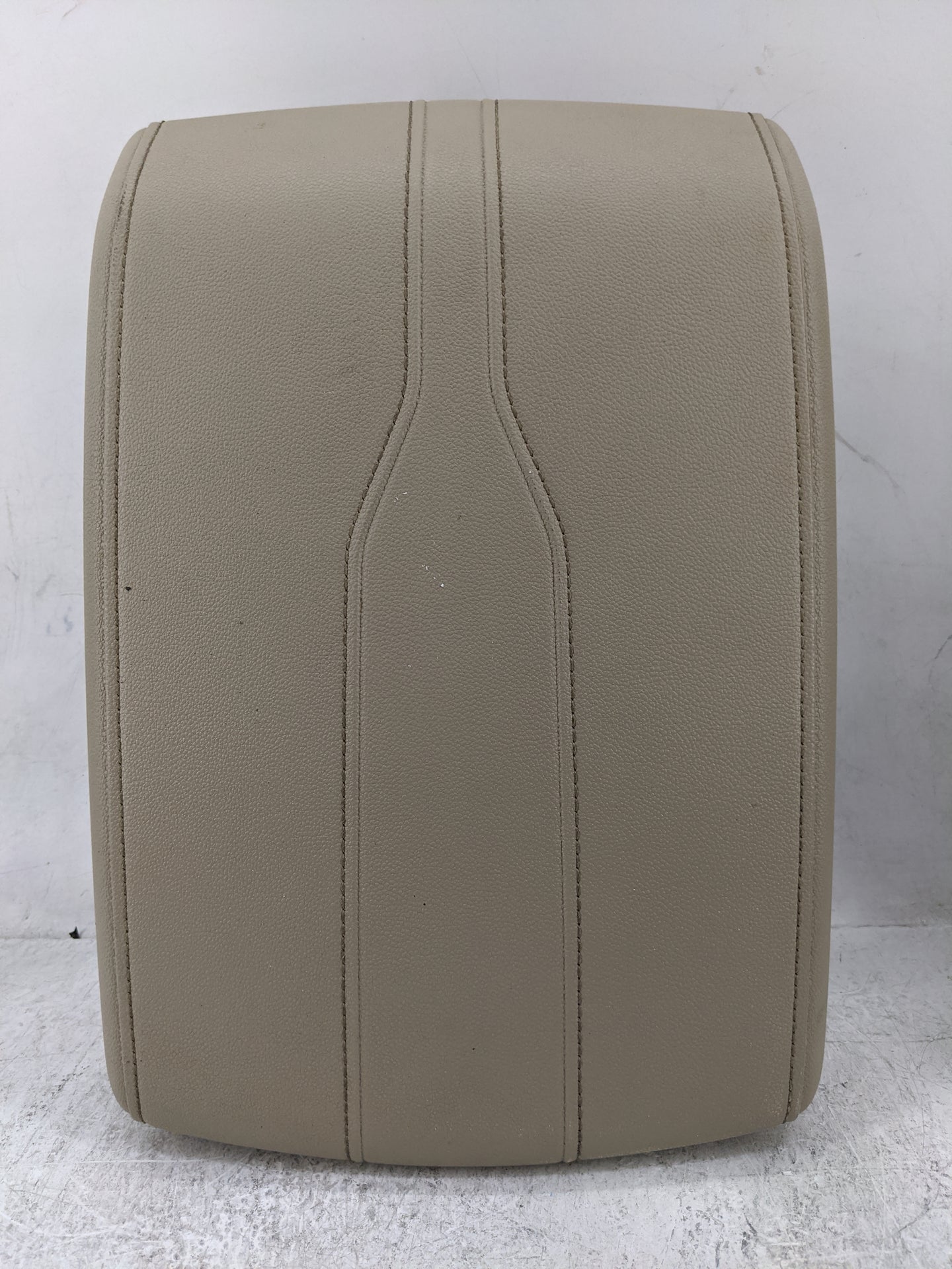 2022 Chevrolet Traverse Center Console Armrest Cover Lid Fits OEM Used Auto Parts - Oemusedautoparts1.com