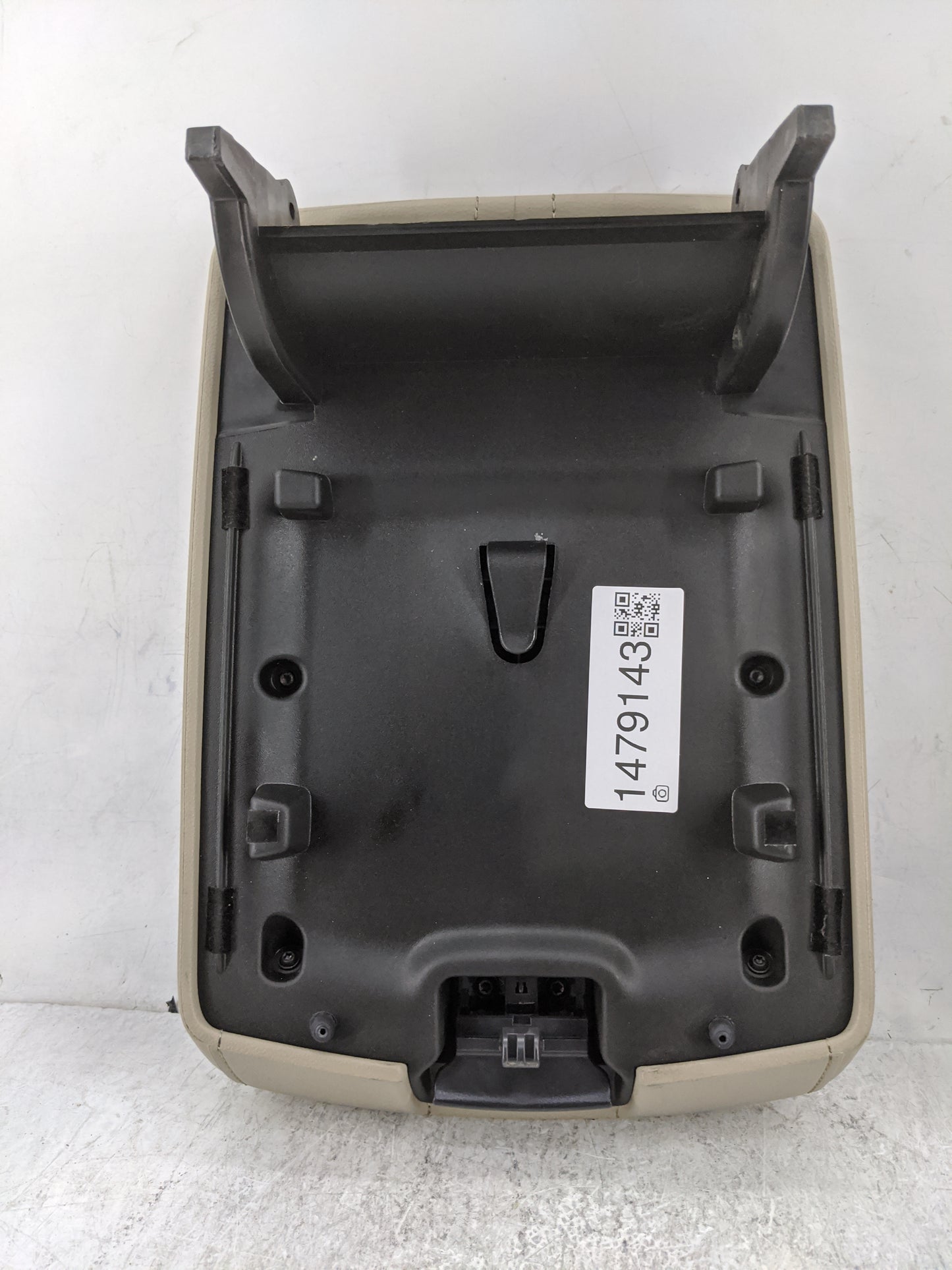 2022 Chevrolet Traverse Center Console Armrest Cover Lid Fits OEM Used Auto Parts - Oemusedautoparts1.com