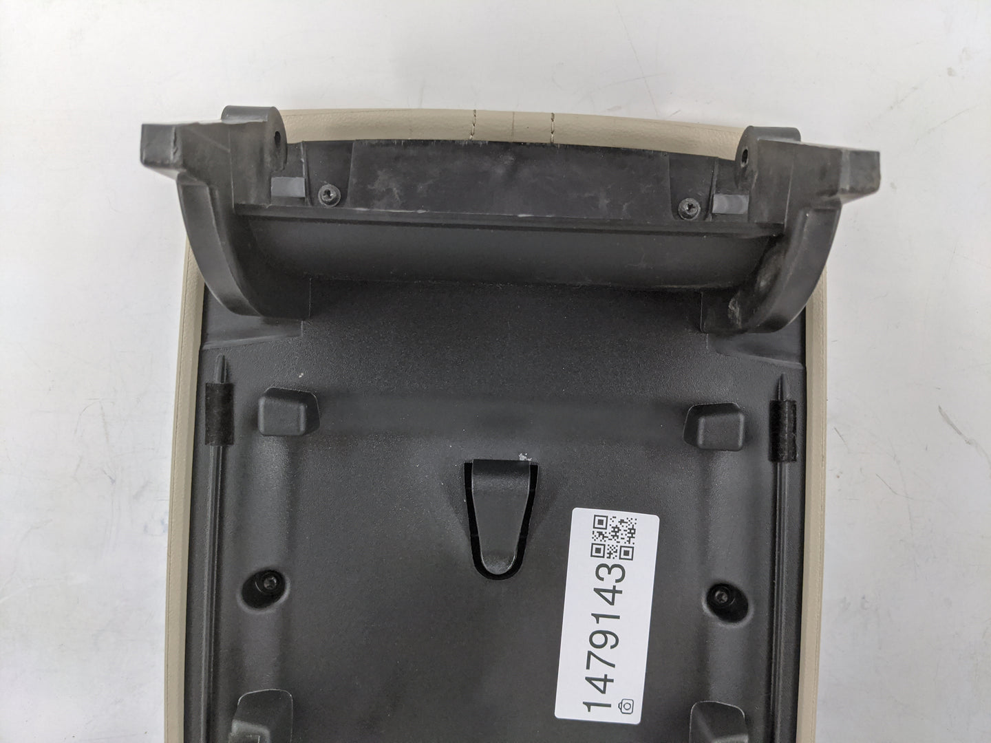 2022 Chevrolet Traverse Center Console Armrest Cover Lid Fits OEM Used Auto Parts - Oemusedautoparts1.com