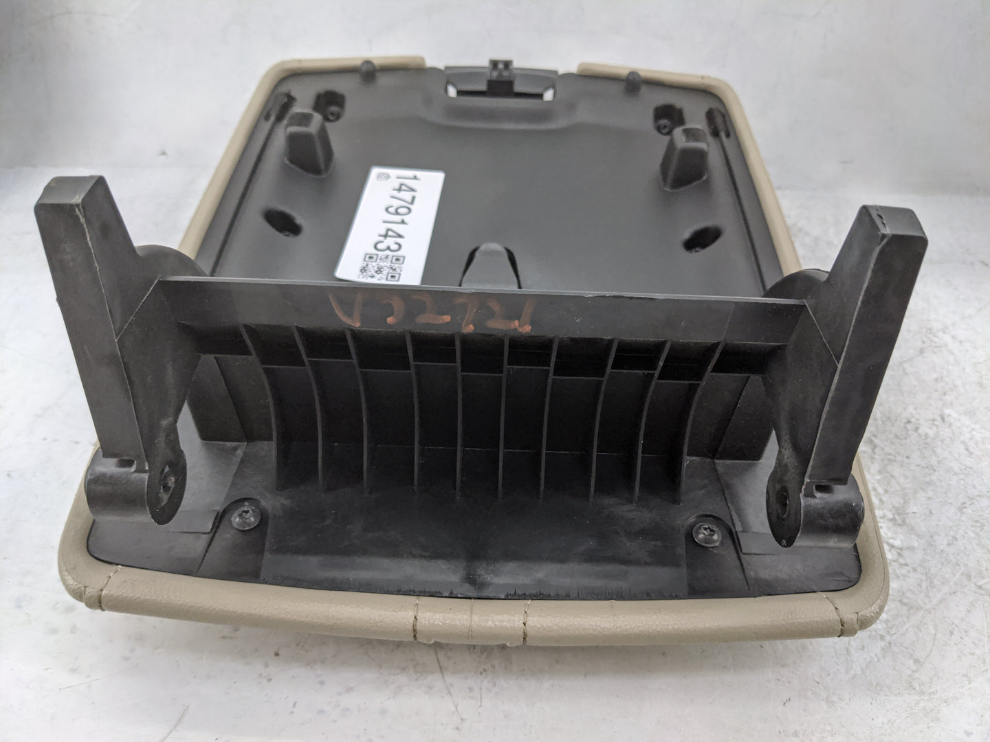 2022 Chevrolet Traverse Center Console Armrest Cover Lid Fits OEM Used Auto Parts - Oemusedautoparts1.com