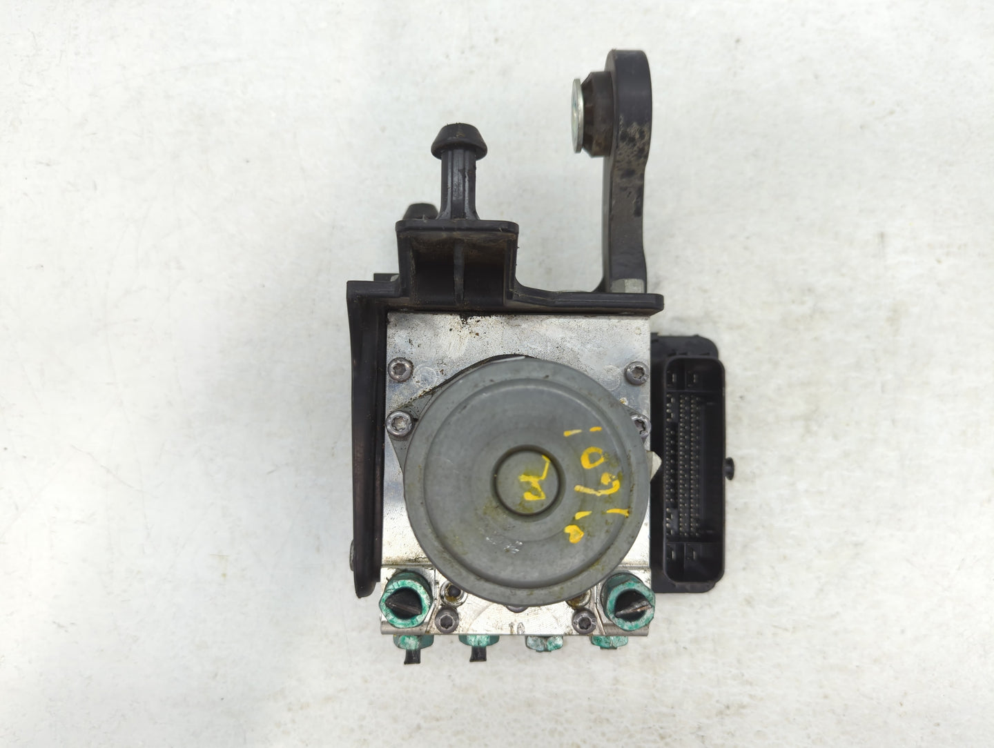 2019-2022 Chevrolet Traverse ABS Pump Control Module Replacement P/N:35516088 Fits Fits 2019 2020 2021 2022 OEM Used Auto Pa