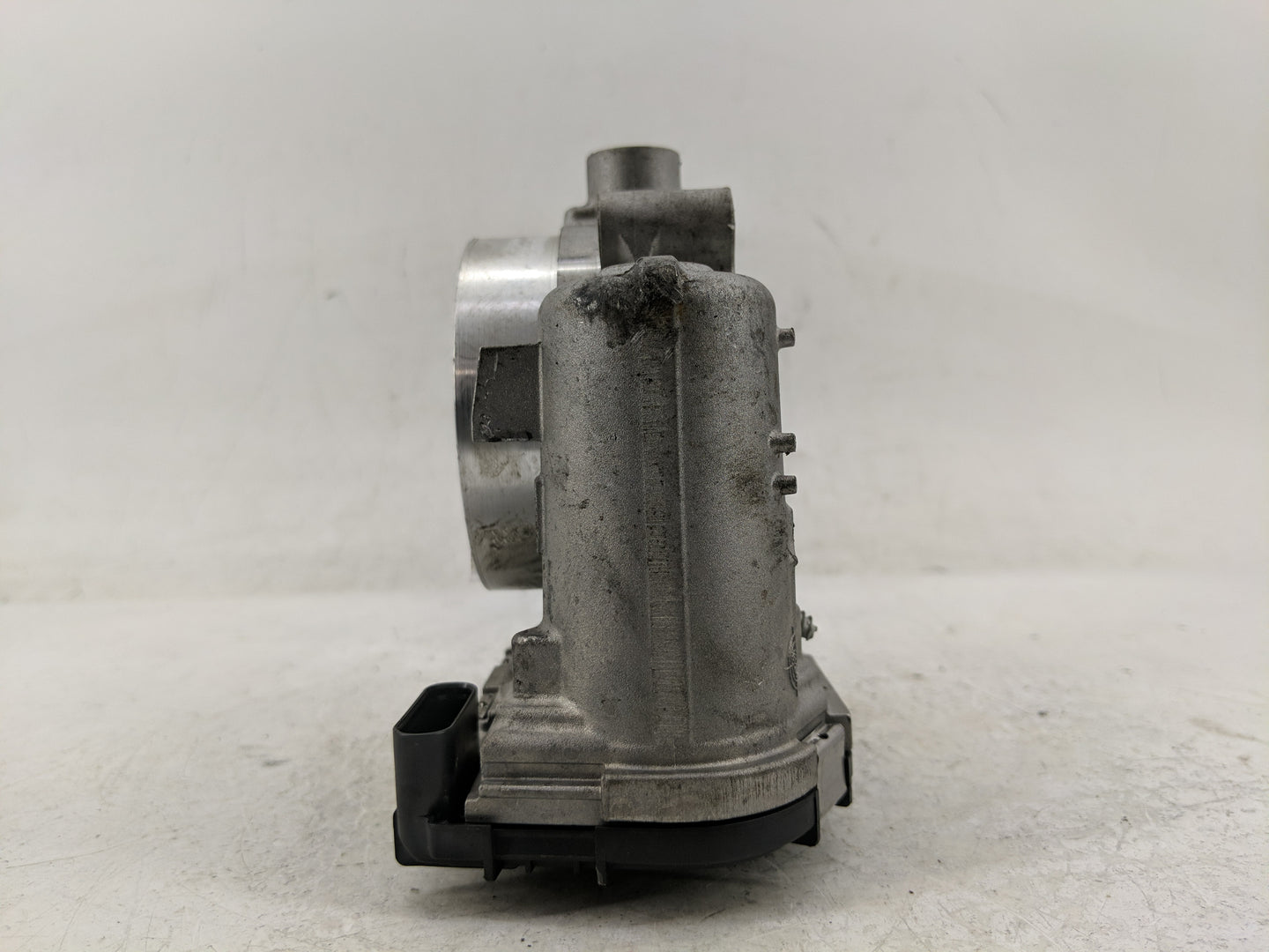 2011-2022 Chrysler 300 Throttle Body Fits Fits 2011 2012 2013 2014 2015 2016 2017 2018 2019 2020 2021 2022 OEM Used Auto Par