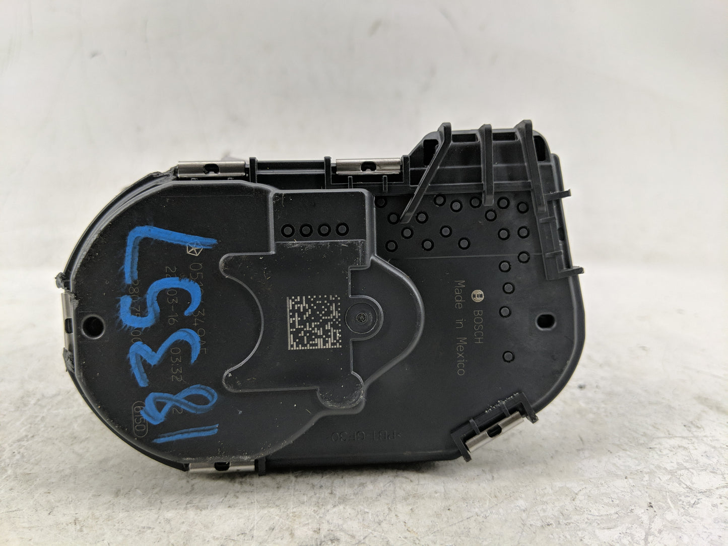 2011-2022 Chrysler 300 Throttle Body Fits Fits 2011 2012 2013 2014 2015 2016 2017 2018 2019 2020 2021 2022 OEM Used Auto Par