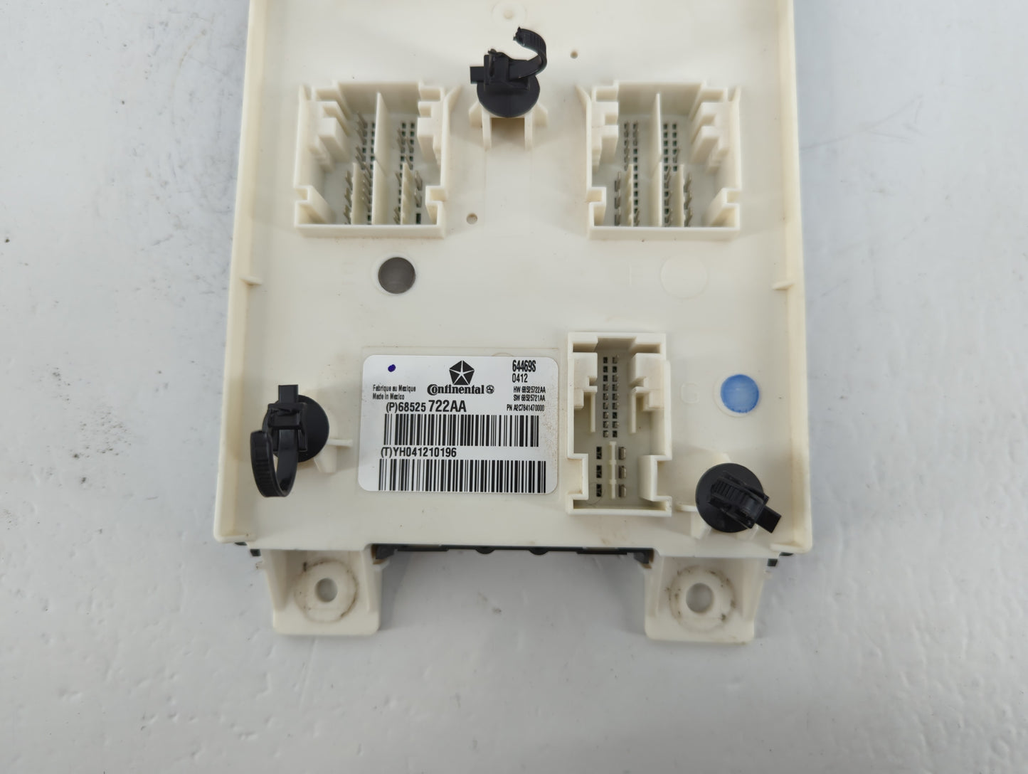 2022 Chrysler 300 Body Control Module Bcm Inner Cabin Fuse Box - Oemusedautoparts1.com