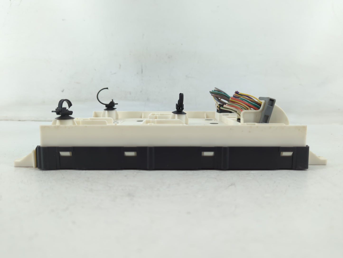 2022 Chrysler 300 Body Control Module Bcm Inner Cabin Fuse Box - Oemusedautoparts1.com