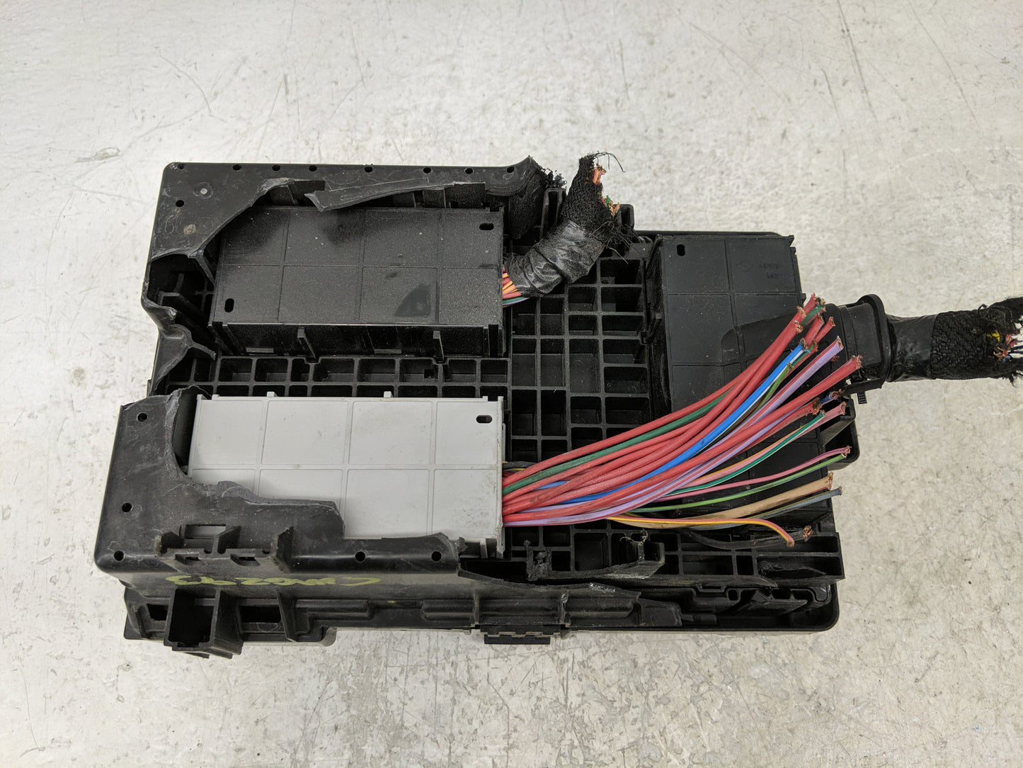 2022 Chrysler Pacifica Fusebox Fuse Box Panel Relay Module P/N:6351-5316 Fits OEM Used Auto Parts - Oemusedautoparts1.com