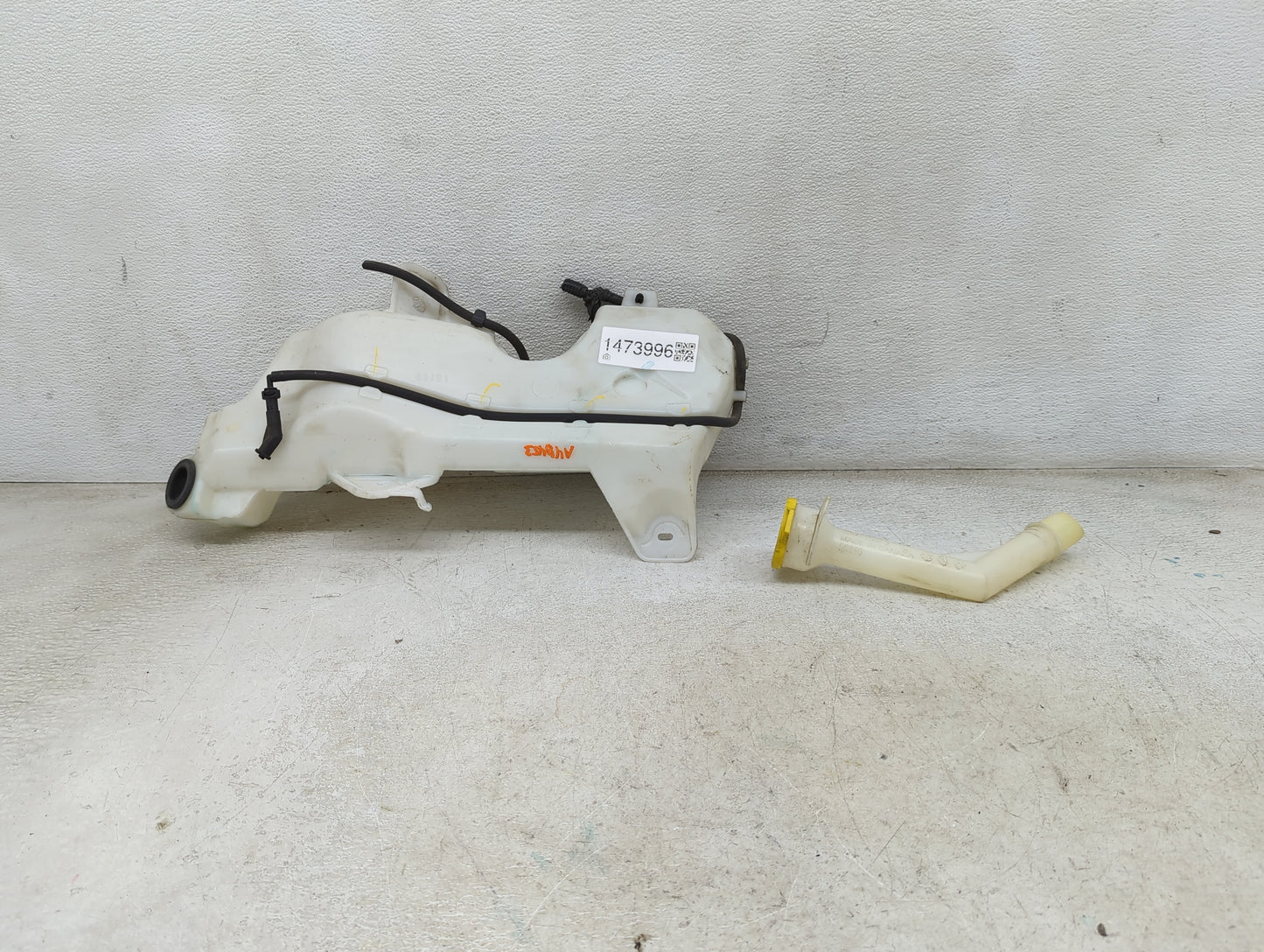 2017-2022 Chrysler Pacifica Windshield Washer Fluid Reservoir Bottle Oem 1473996 - Oemusedautoparts1.com