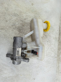 2017-2022 Chrysler Pacifica Brake Master Cylinder 1496553 - Oemusedautoparts1.com