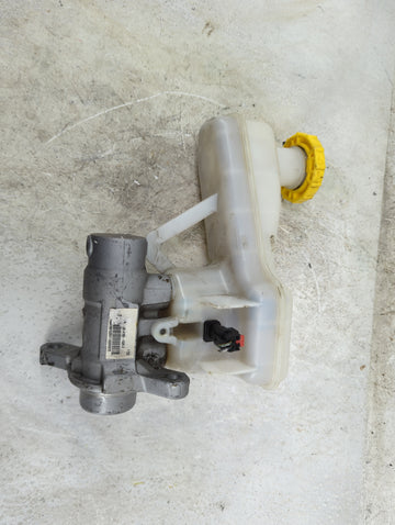 2017-2022 Chrysler Pacifica Brake Master Cylinder 1496553 - Oemusedautoparts1.com