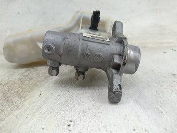 2017-2022 Chrysler Pacifica Brake Master Cylinder 1496553