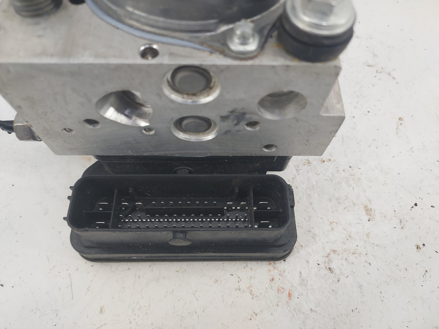 2020-2022 Chrysler Pacifica ABS Pump Control Module Replacement P/N:68471122AD P68471122AD, T4F26526B362 Fits Fits 2020 2021