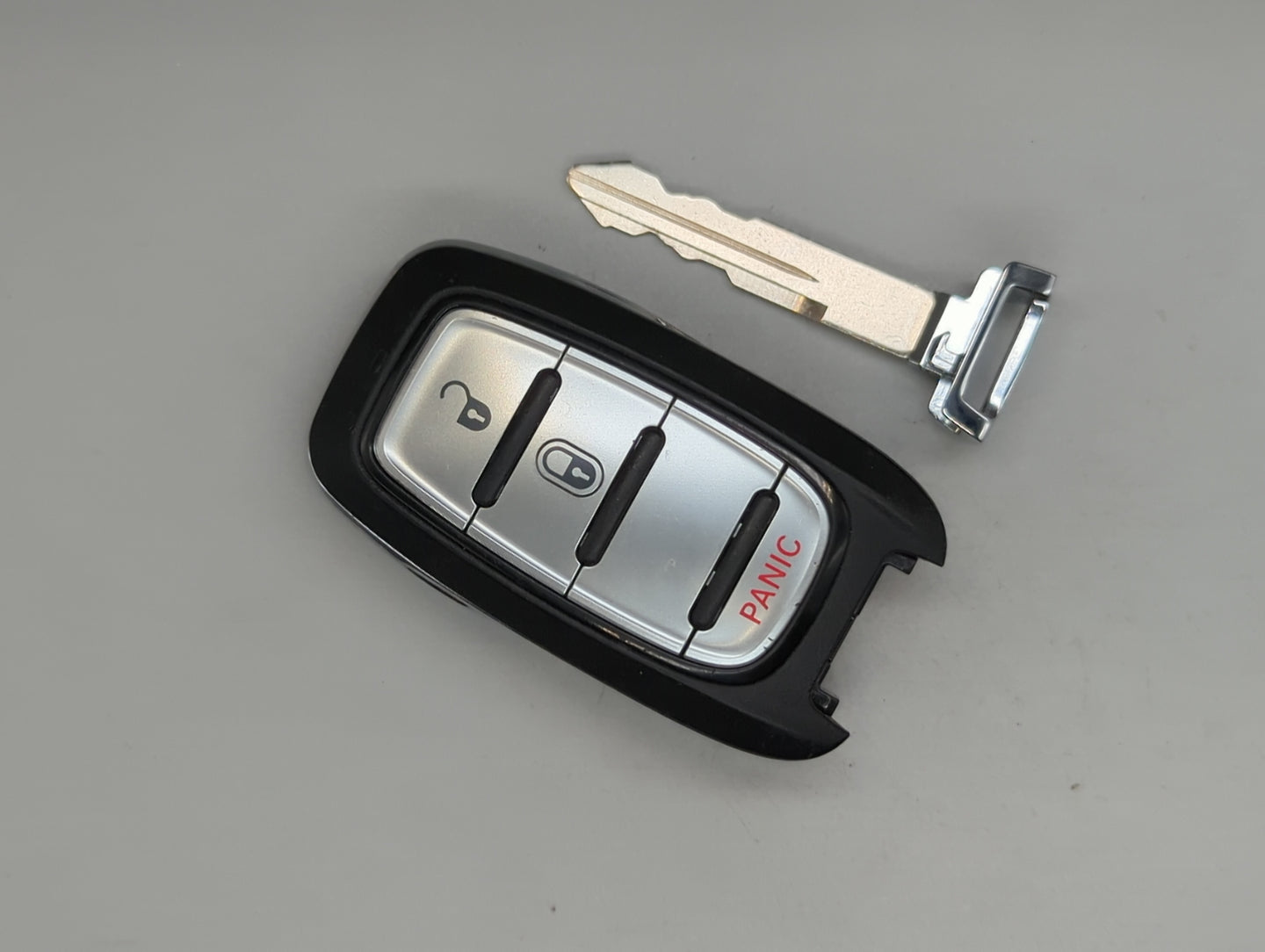 Chrysler Pacifica Keyless Entry Remote Fob M3N-97395900 68238686 3 buttons - Oemusedautoparts1.com